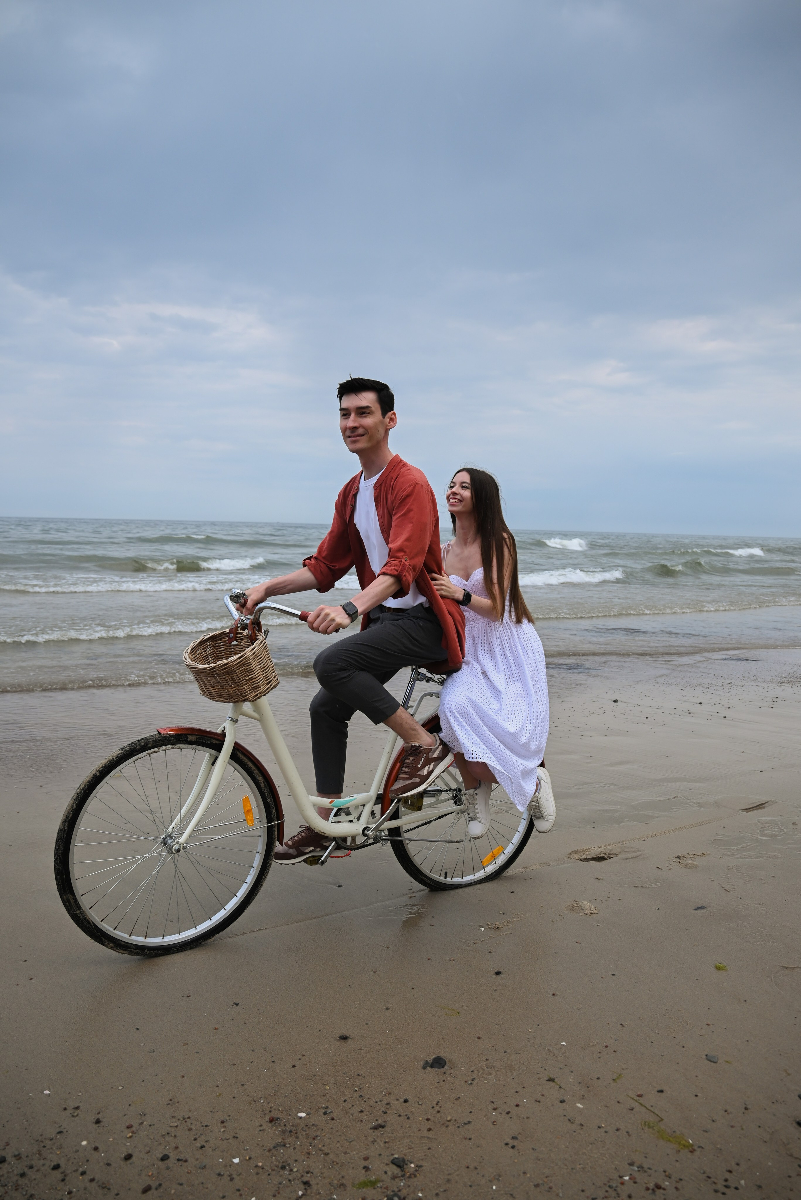 Love photography story on the riva of the see