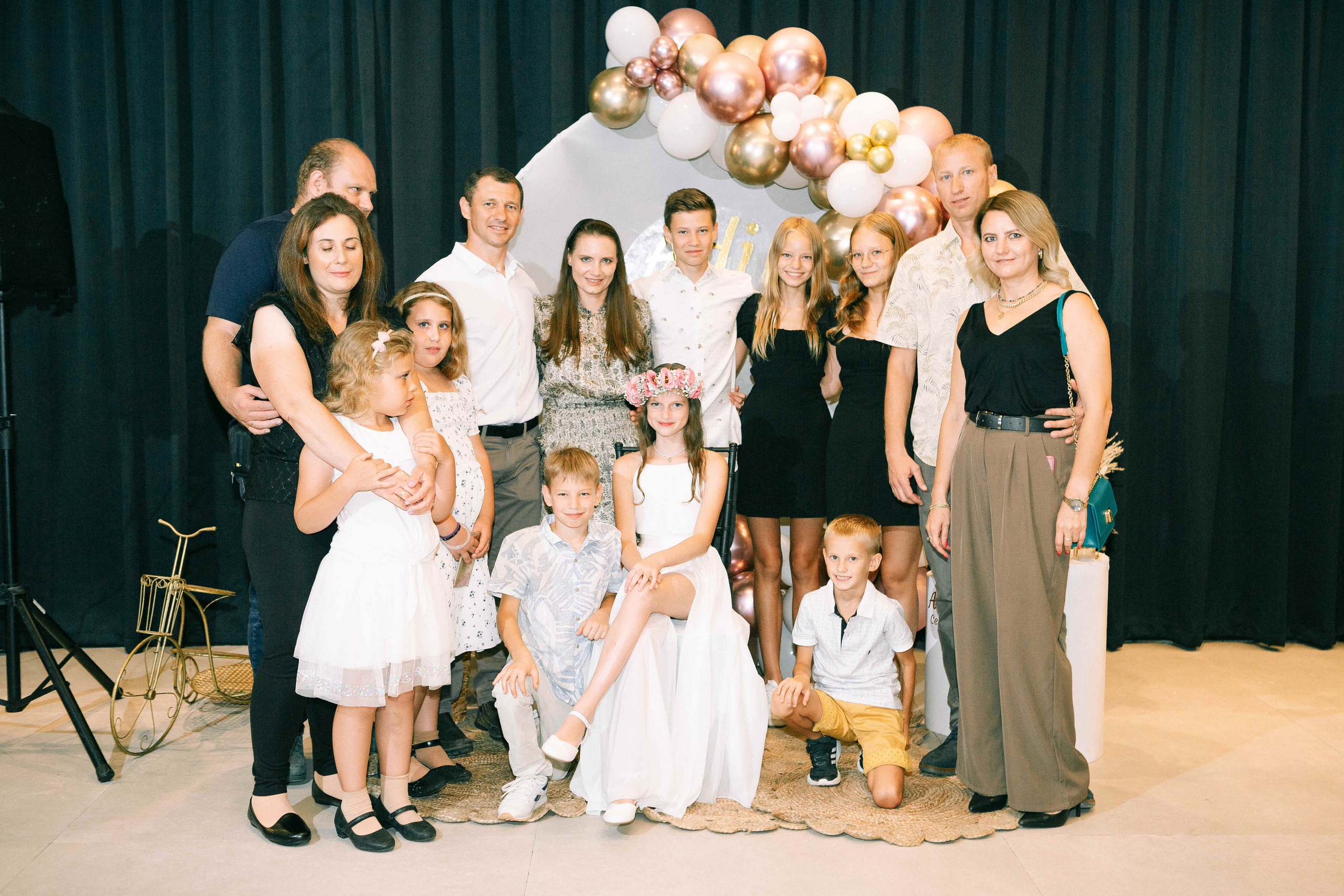 PARTY WITH FRIENDS. Https://shi-photo.com/