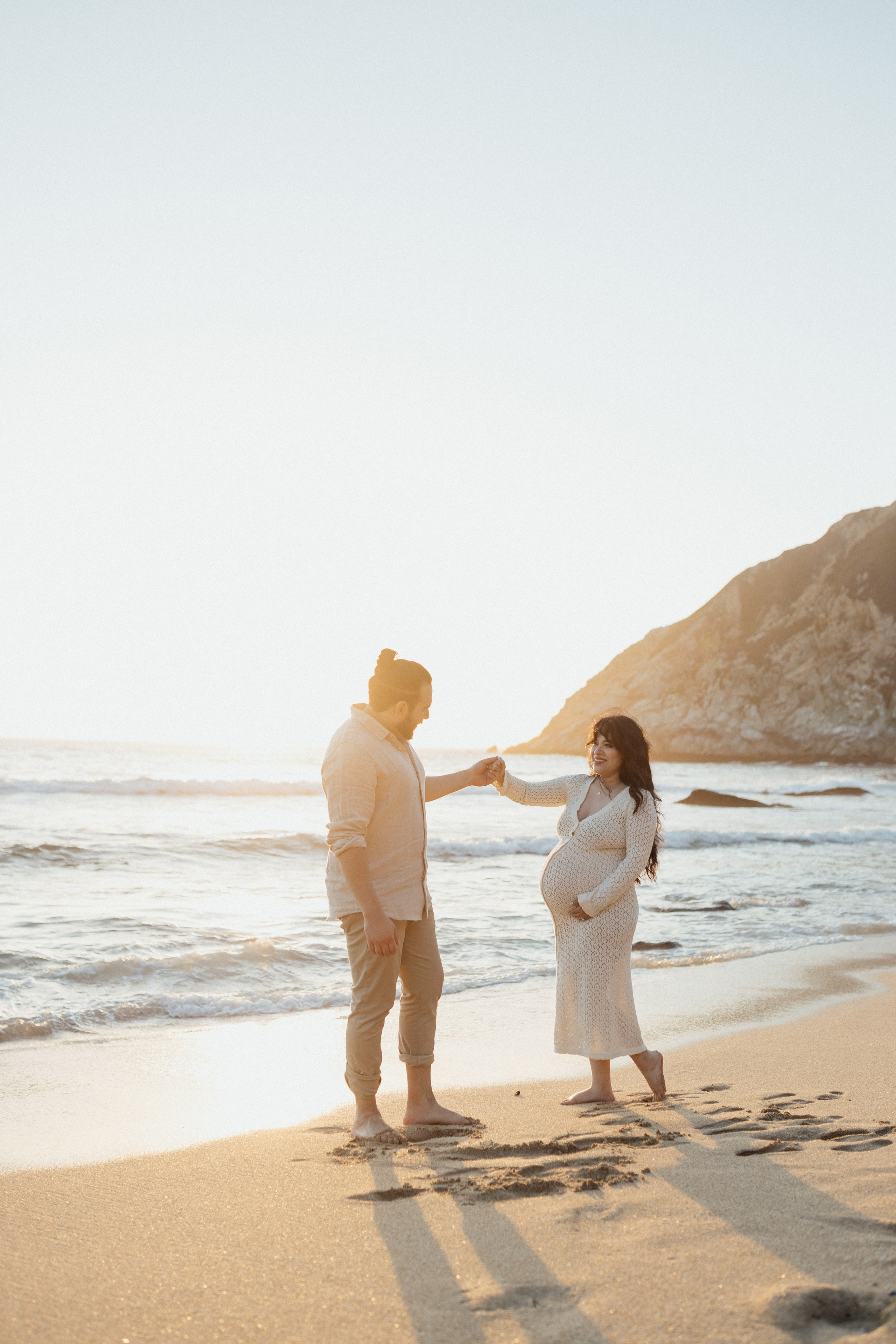 Gray Whale Cove State Beach Maternity Photo Session. Maternity, newborn photographer in the Bay Area|Iryna Rakivnenko