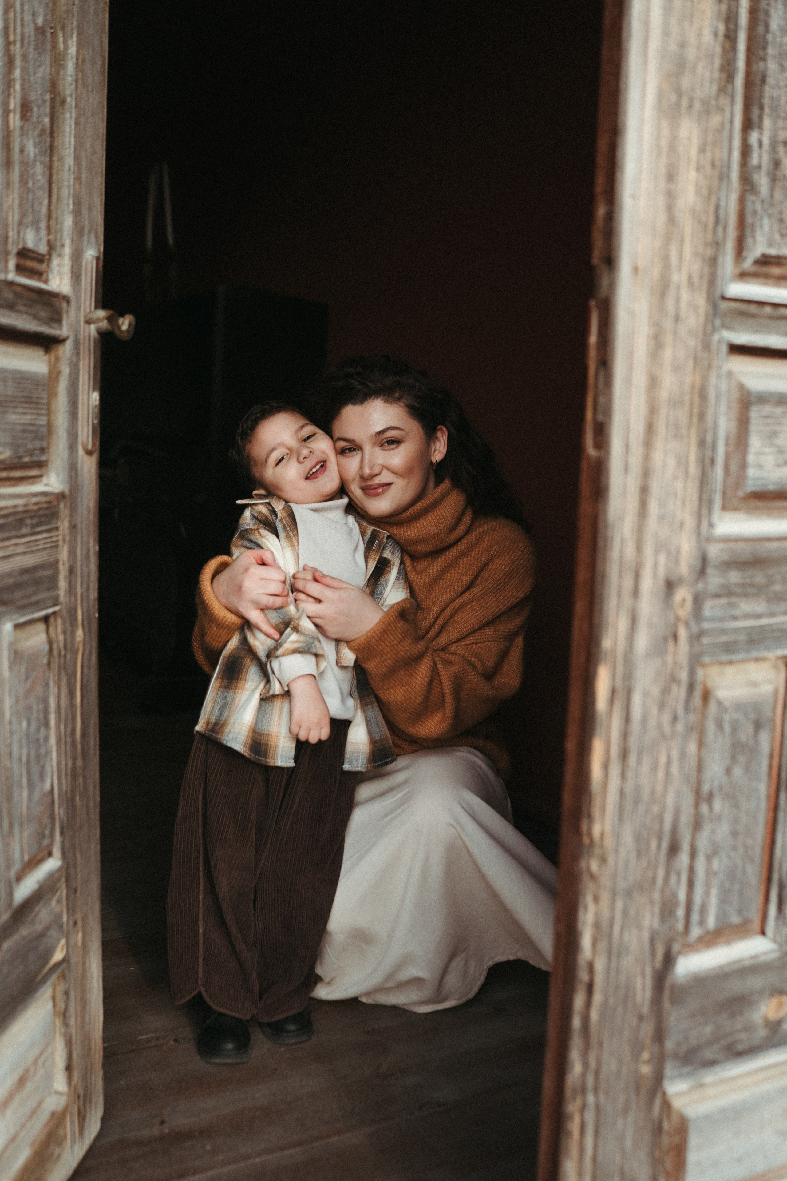 Lika and Anar. Family photographer in Saudi Arabia