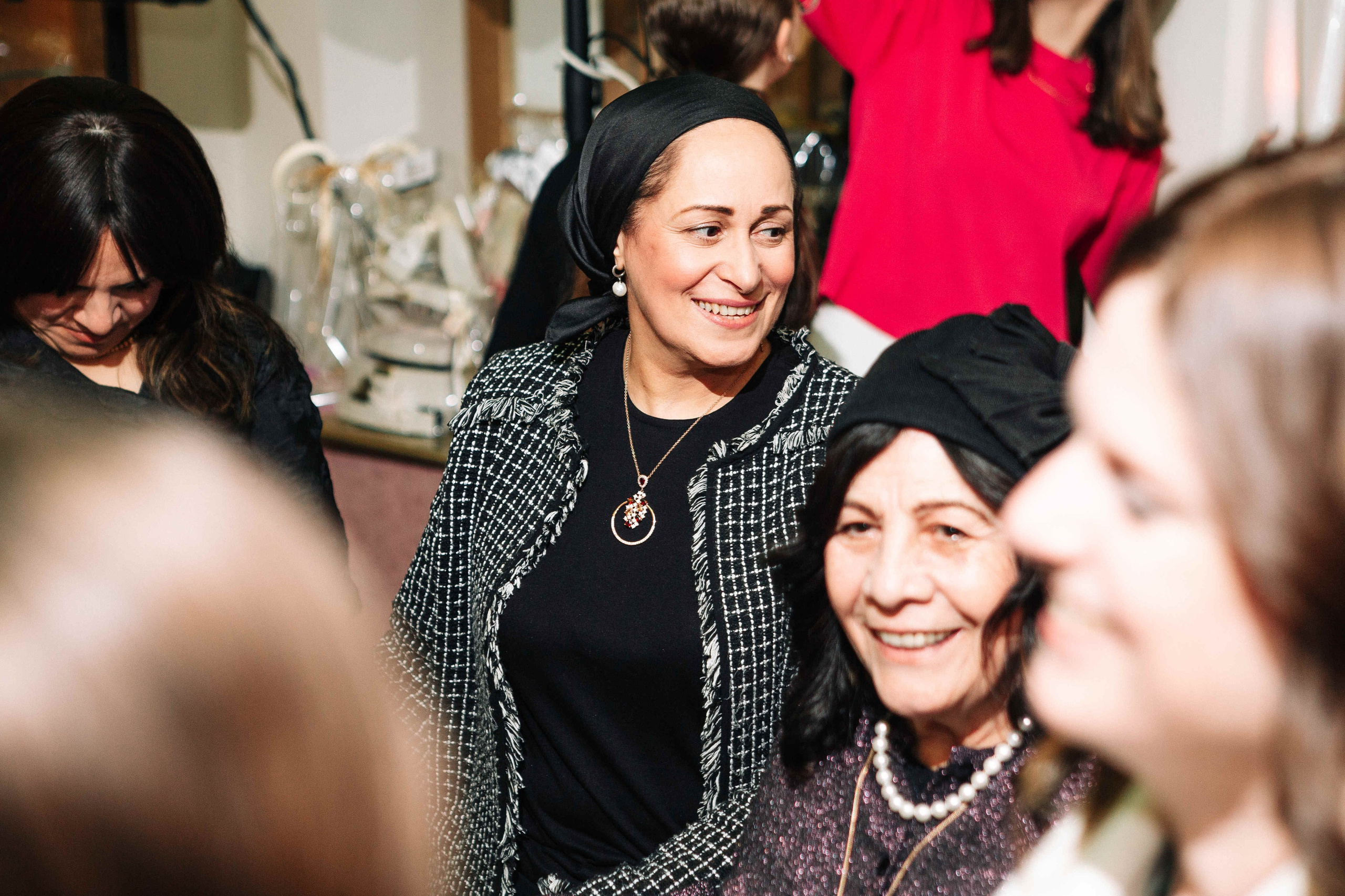 PARTY IN A RESTAURANT WITH THE WHOLE FAMILY. Https://shi-photo.com/