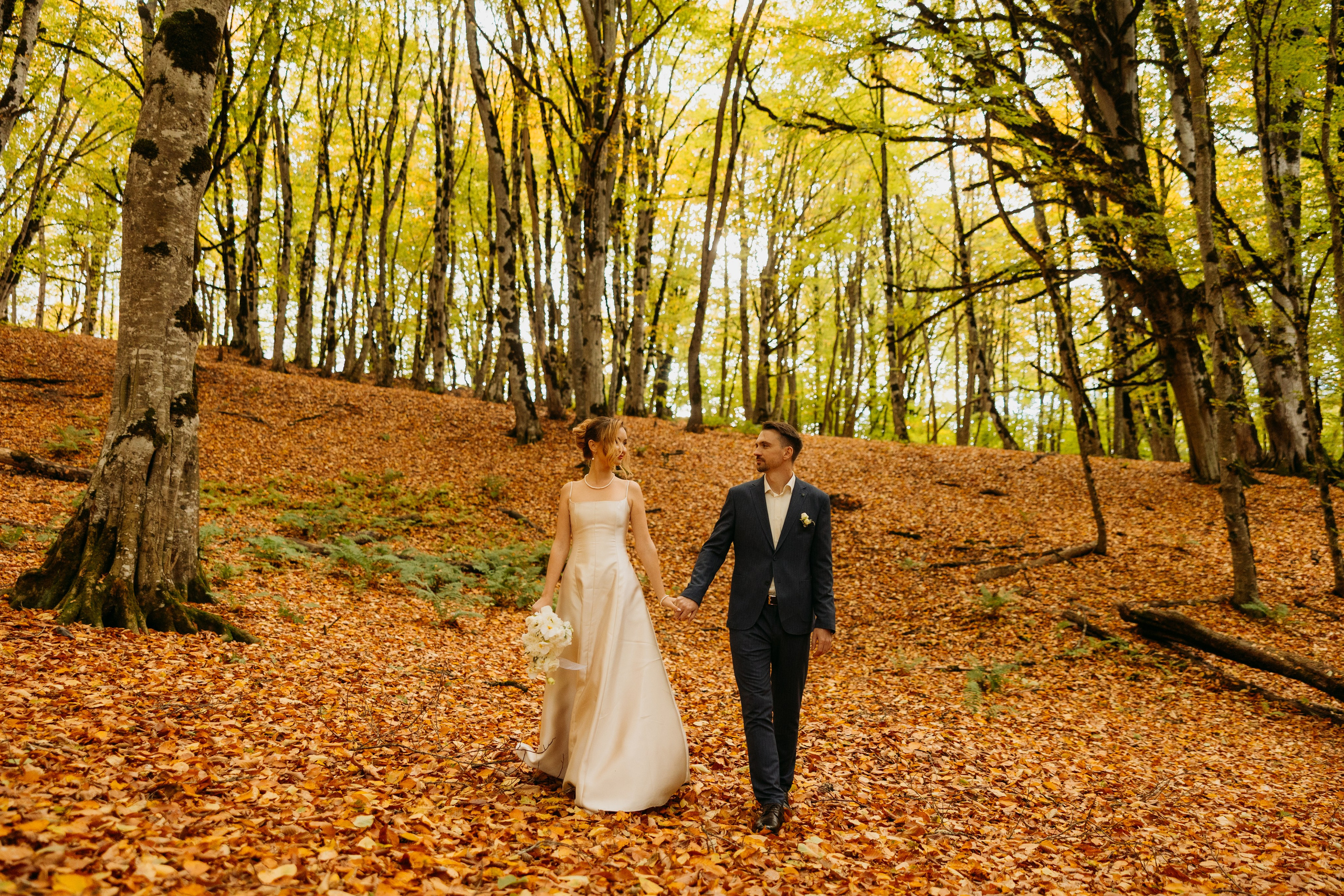 Love in Autumn forest. Wedding photographer in Tbilisi Ioseb Mamniashvili