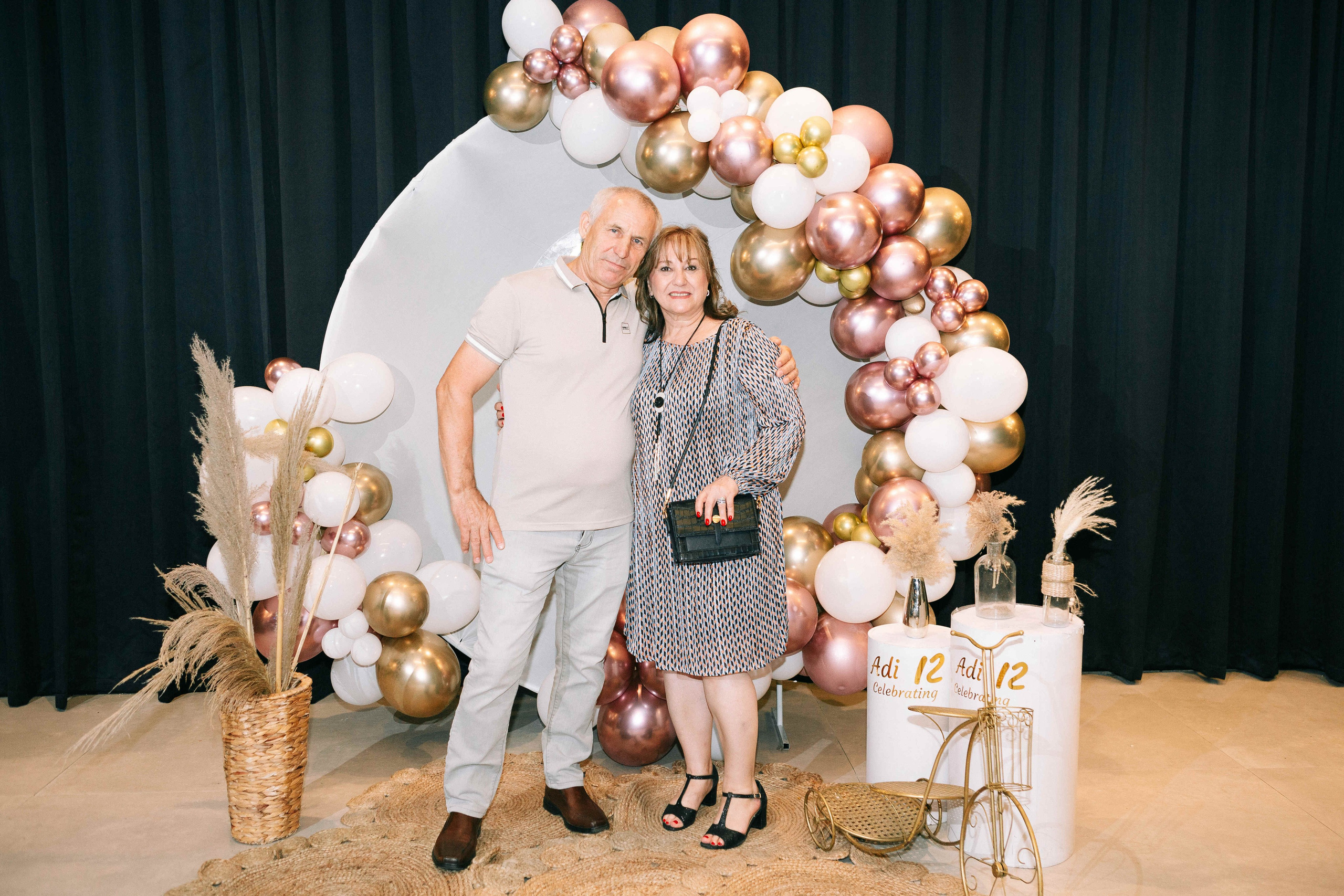 PARTY WITH FRIENDS. Https://shi-photo.com/