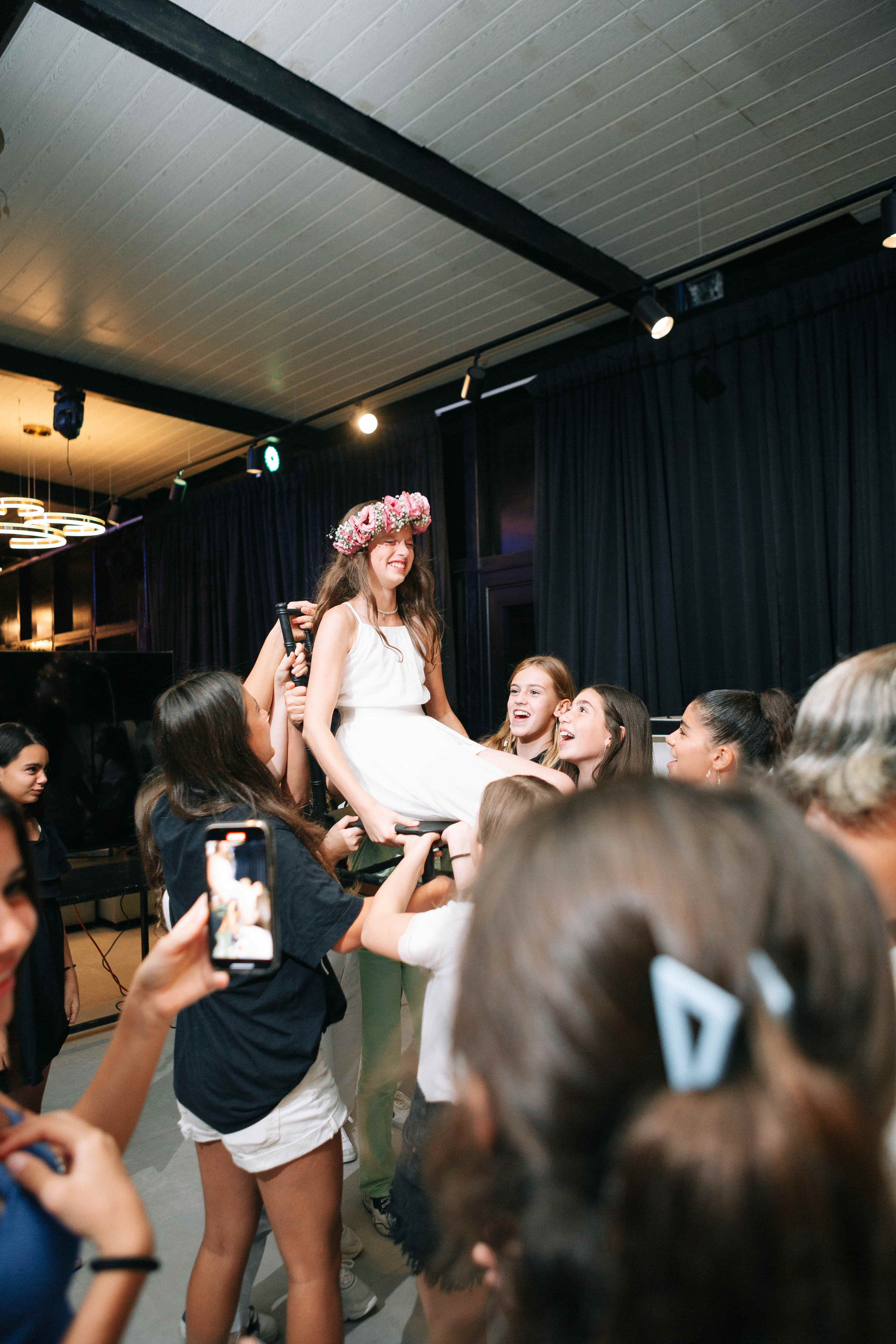 PARTY WITH FRIENDS. Https://shi-photo.com/