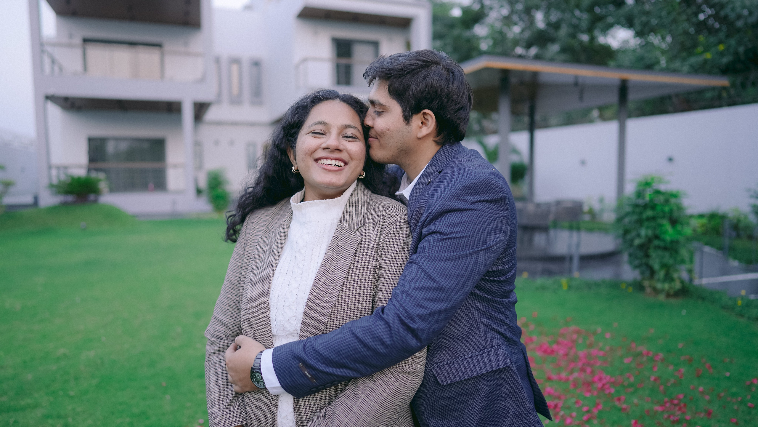 COUPLE SESSIONS. Love Emotions Weddings