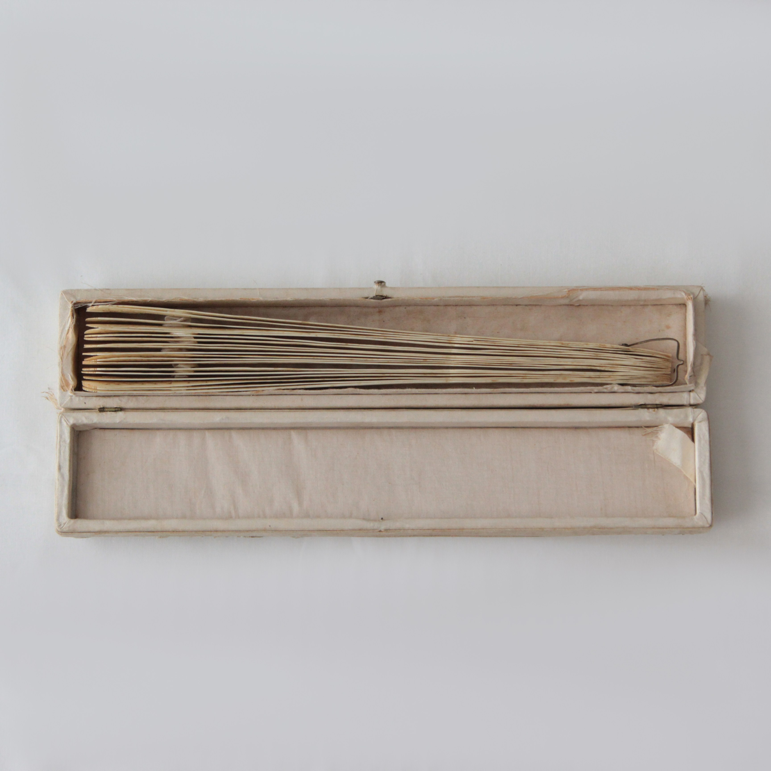 Whitefan. Современнные и актикварные украшения в Барселоне, Москве и Санкт-Петербурге