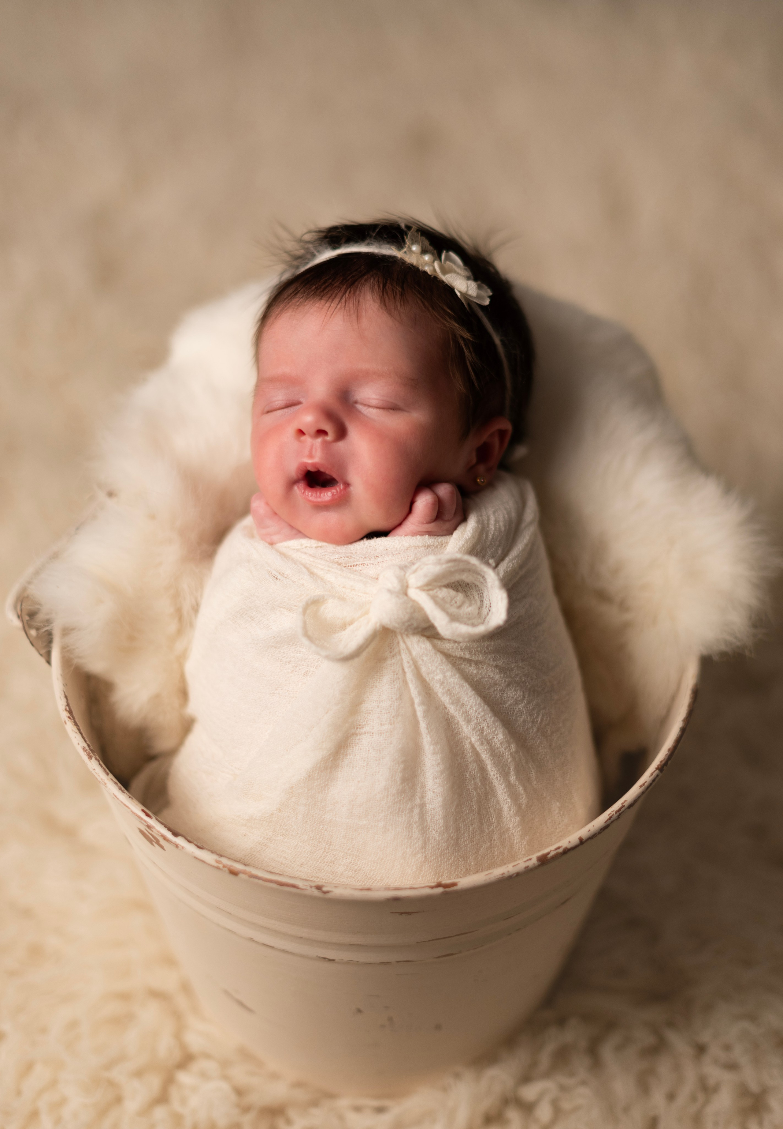 Newborn. Fotograf de nou-nascuti, maternitate si familie din Brasov