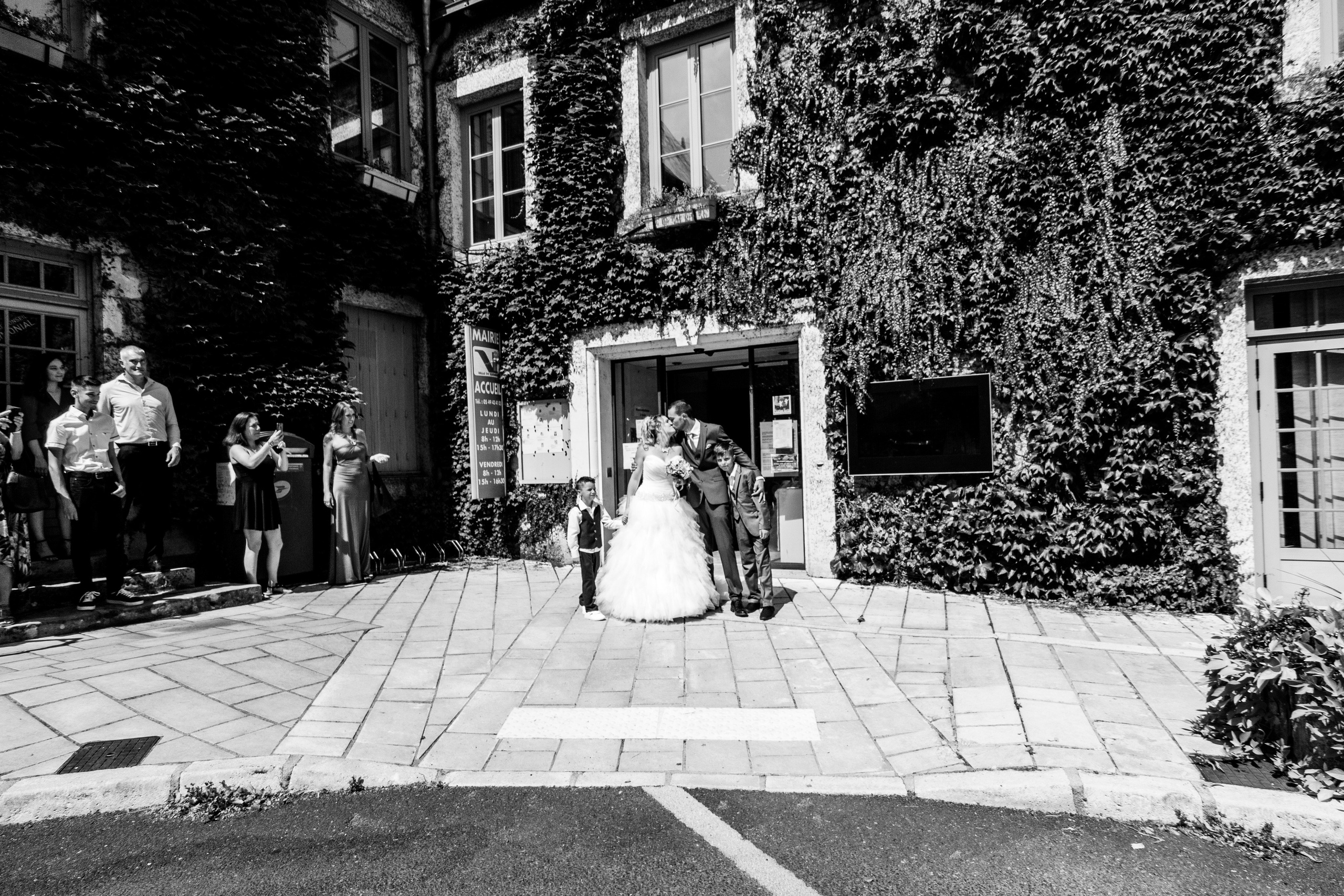 Julie & Denis | Mariage style Scania. Photo studio “Partage ton bonheur” — Family photographer near Châtellerault, Poitiers, and Tours