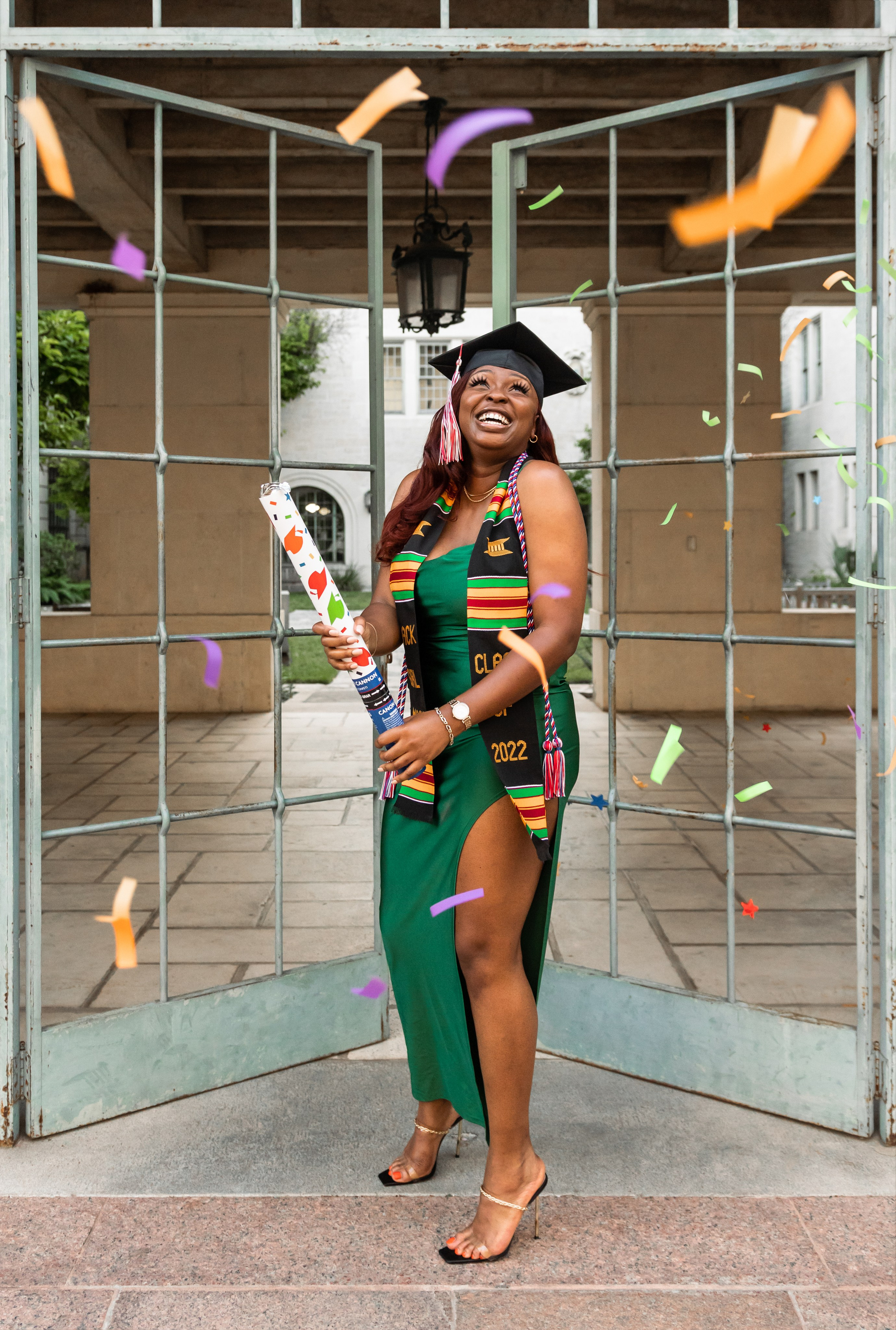 Tiondra’s campus senior photoshoot at UT Austin