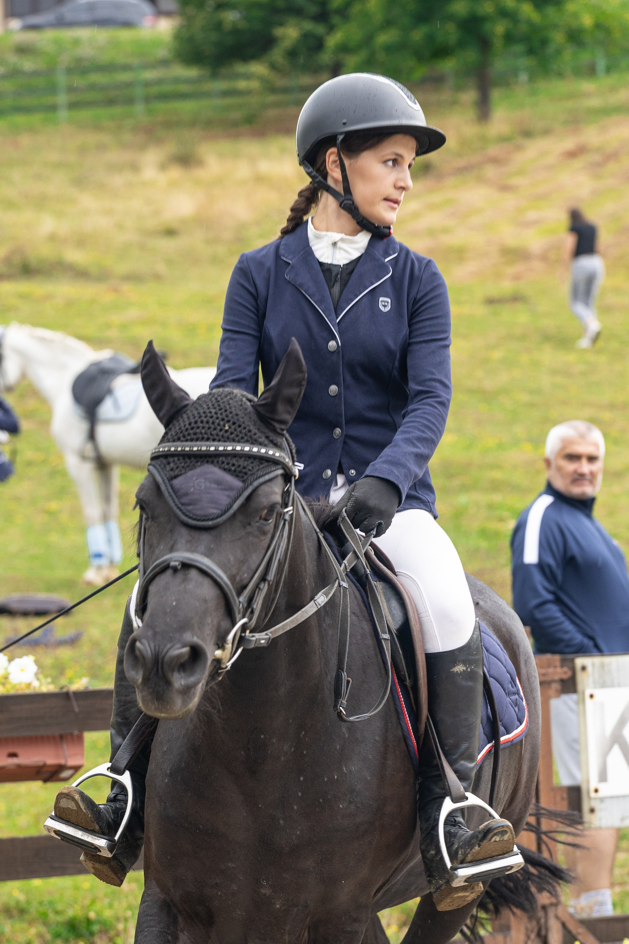 Preponsko takmičenje konja u Sarajevu, 16. august 2025 – dinamičan skok konja i jahača u umjetničkom prikazu snage i elegancije.