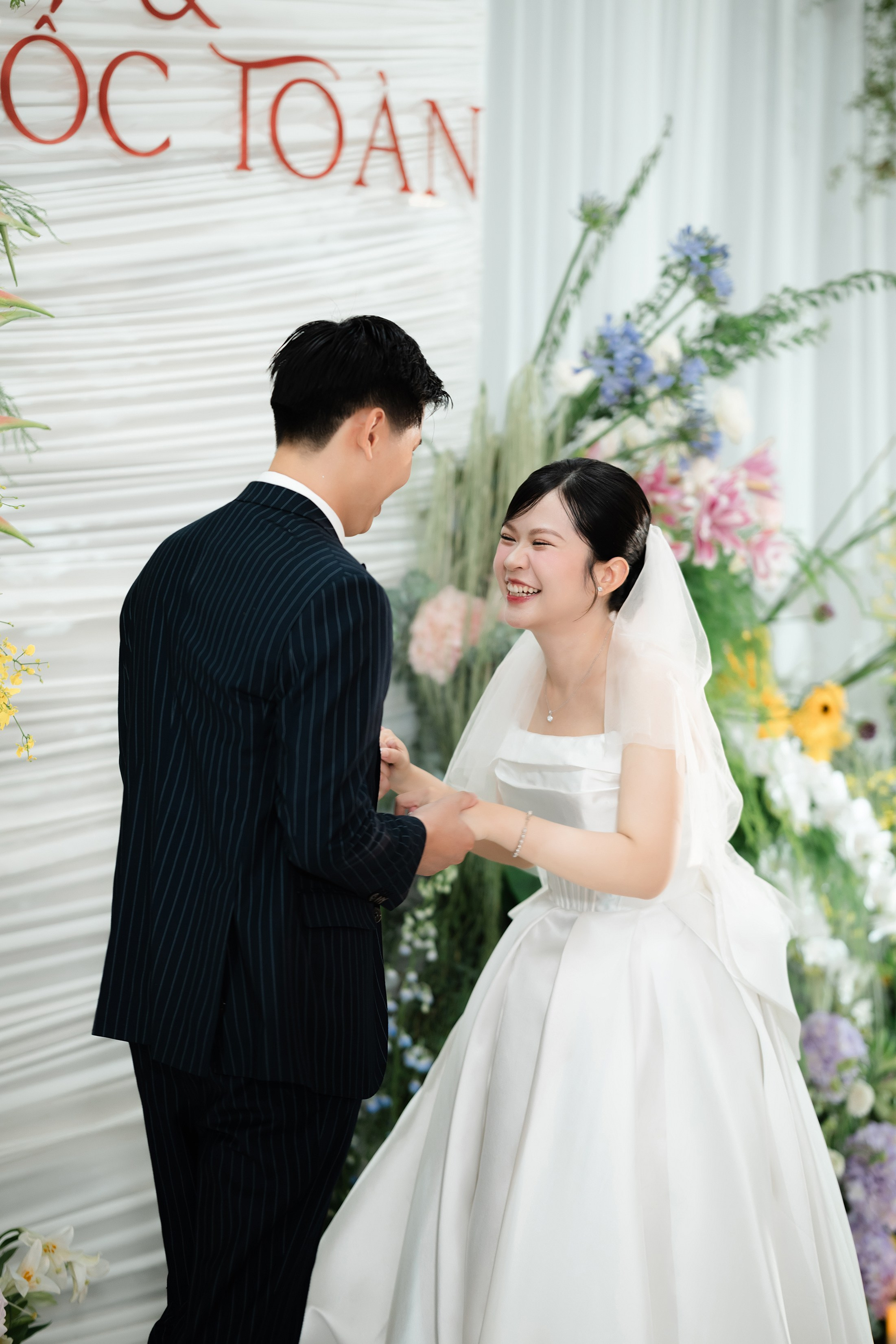 TOAN & VY / Wedding Journalism. Saigon Wedding Present | Art Beyond Moments