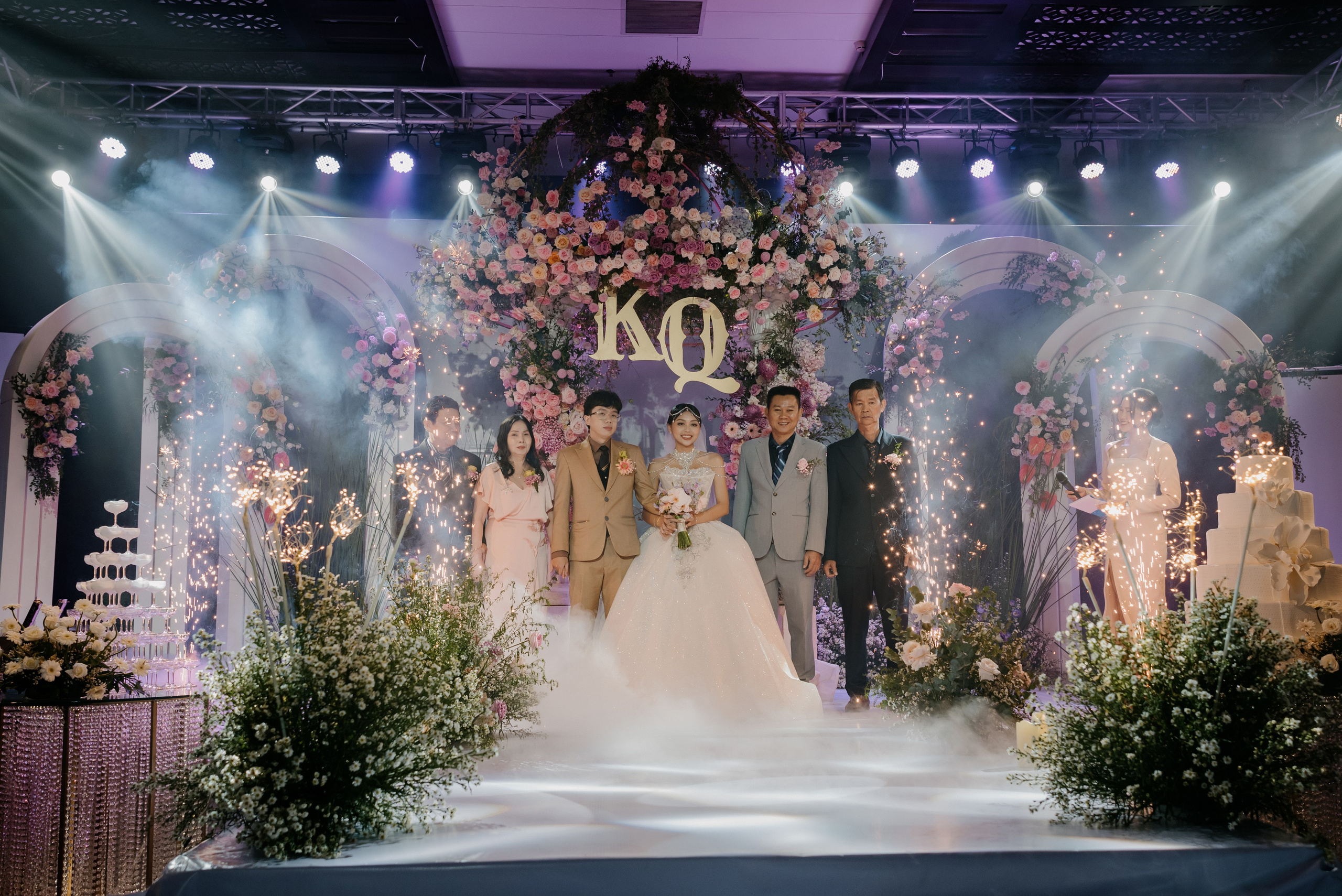 KHANG & QUYEN / Lavela Hotel. Saigon Wedding Present | Art Beyond Moments