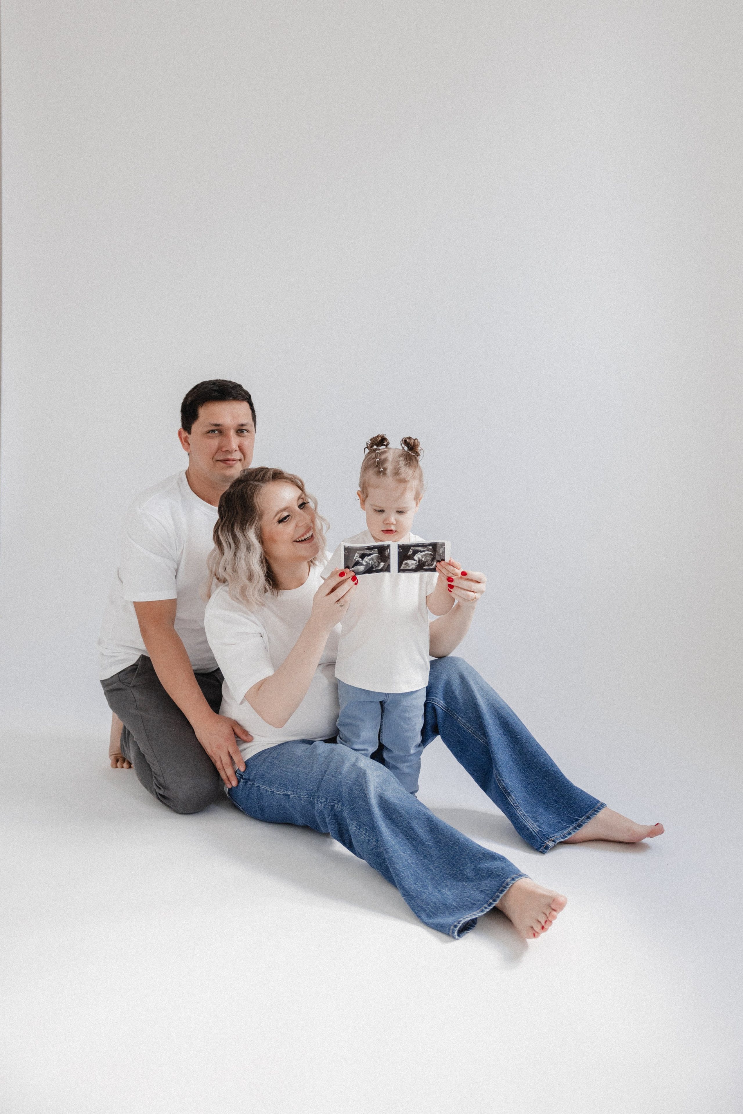 Babybauch Shooting im Fotostudio | Schwangerschaftsfotos in Bochum. Hochzeitsfotografin Bochum | Halyna Reiche Fotografie NRW