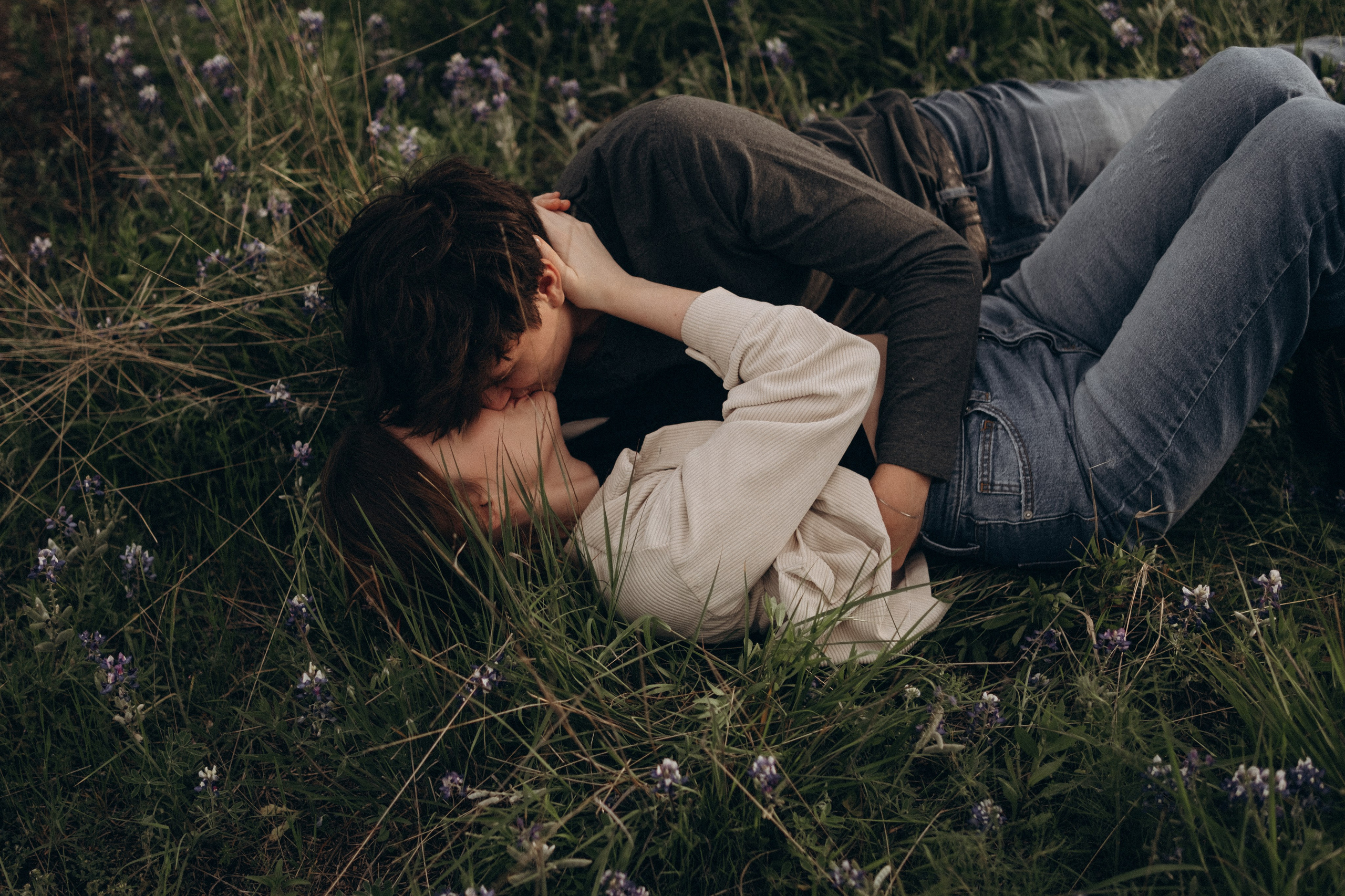 LOVE IN BLUEBONNETS. Lens Captures Life