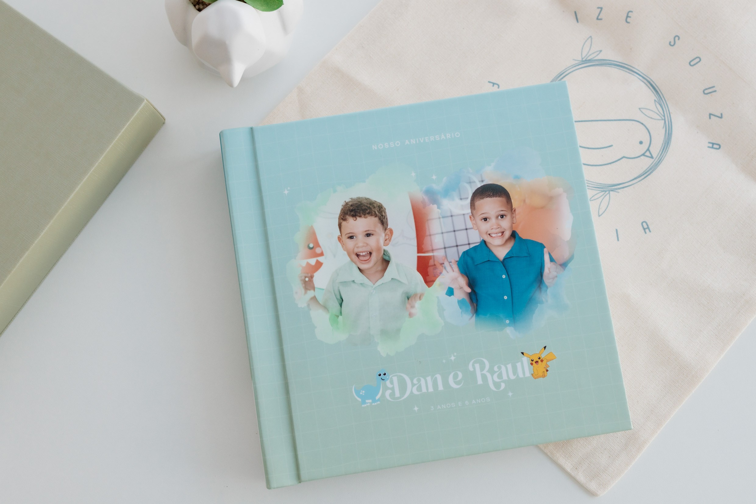 Álbum fotográfico personalizado com layout minimalista