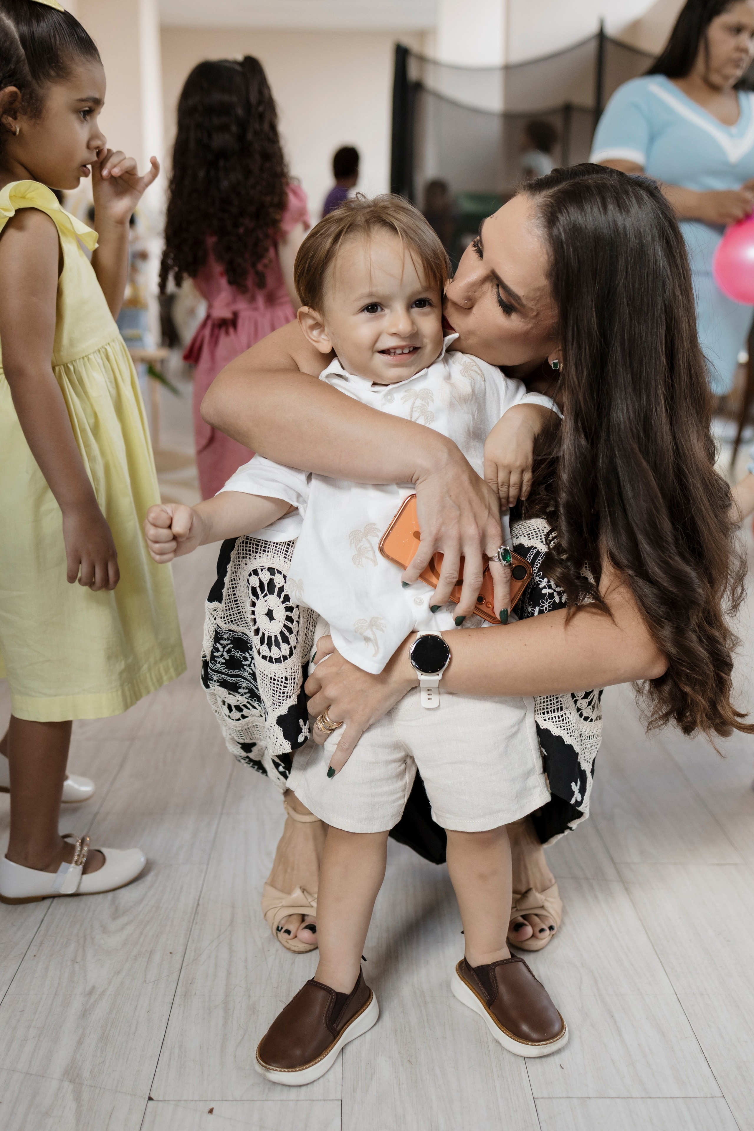 Aniversariante chegando para a comemoração