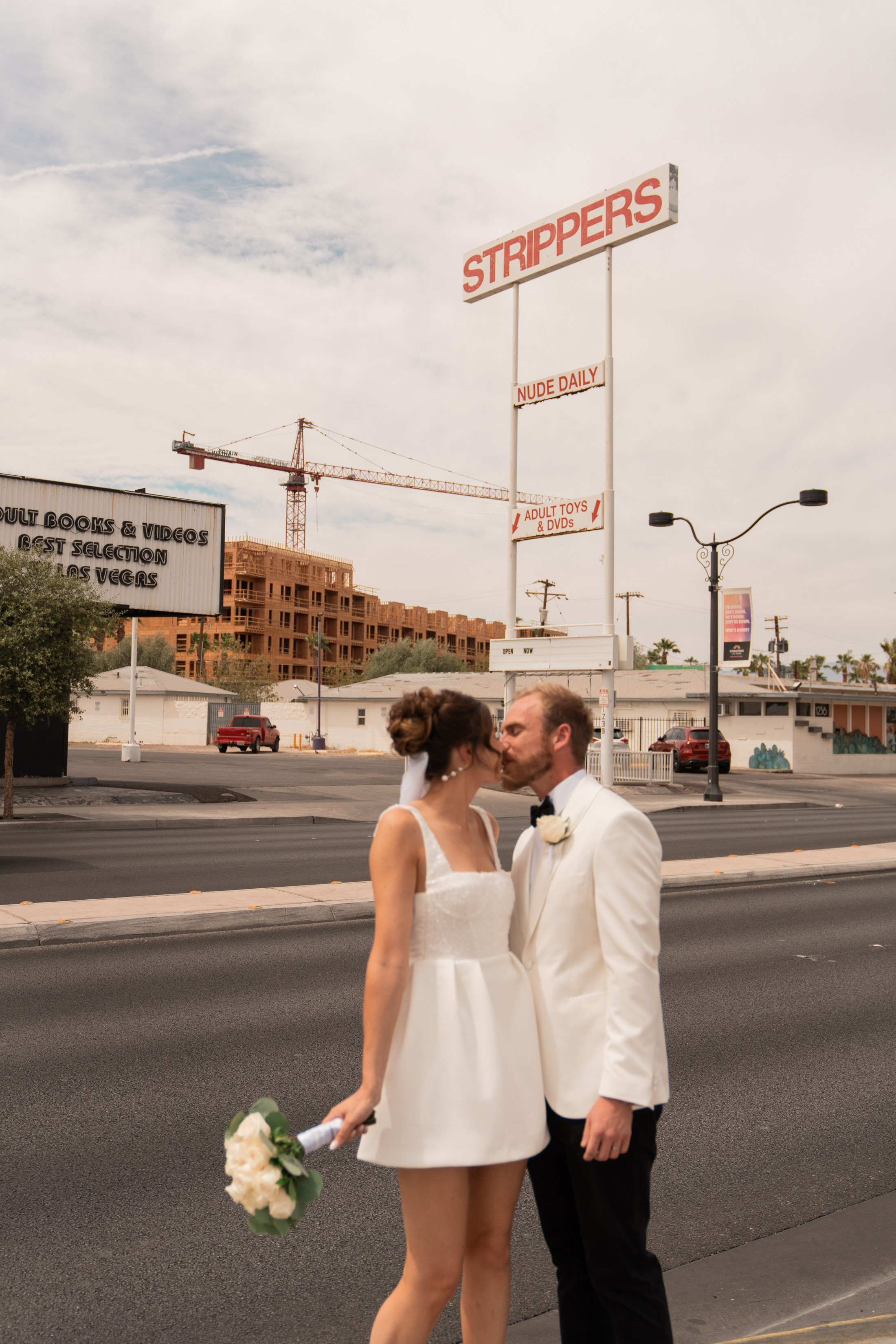 Emma&Daniel. Wedding & elopement photographer Viktoriya Kravtsov. Las Vegas