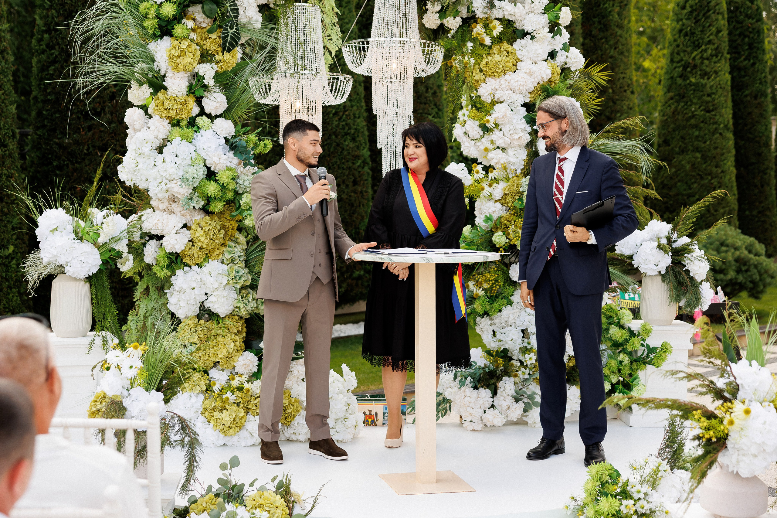 Eugen & Livia — Grand Elysee — Wedding Day. Servicii Foto și Video 067188353