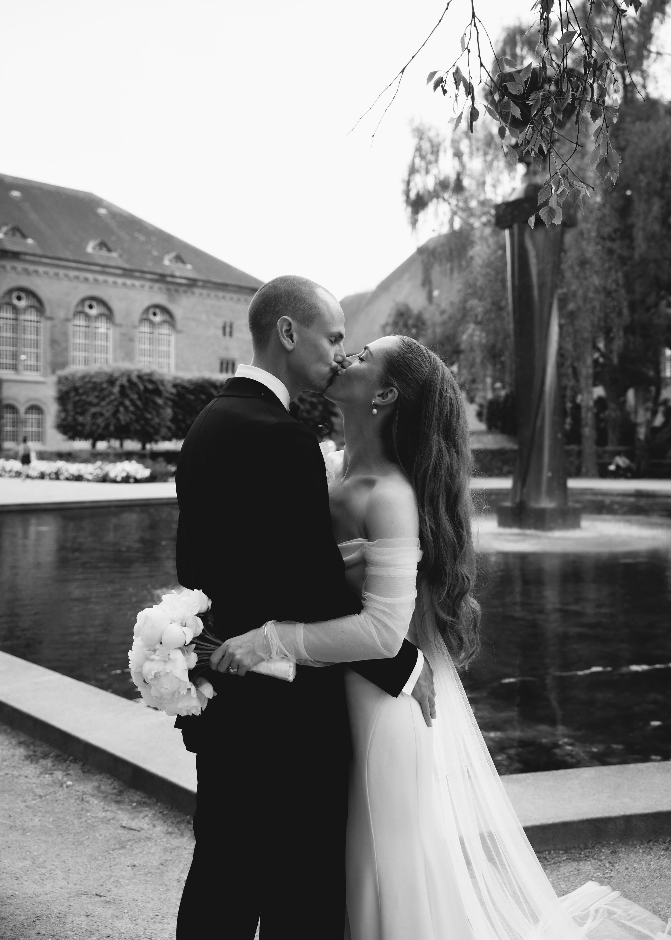 Sofia and Brandon. Professional wedding photographer in Copenhagen, Denmark — Julia Byron
