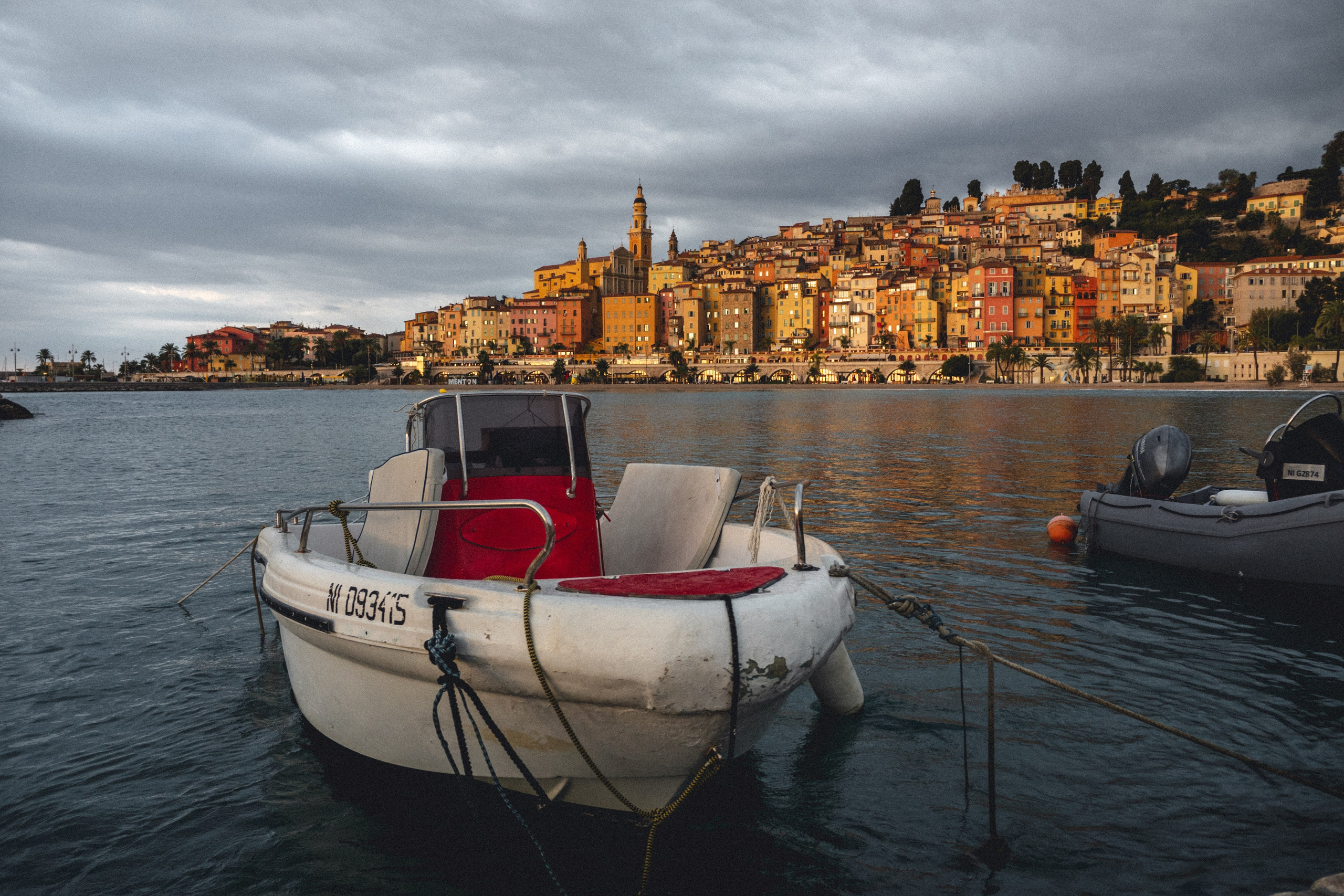 Lever de soleil à Menton. Photographe sur Cote d’Azur. Portraits de familles, couples, enfants, événements