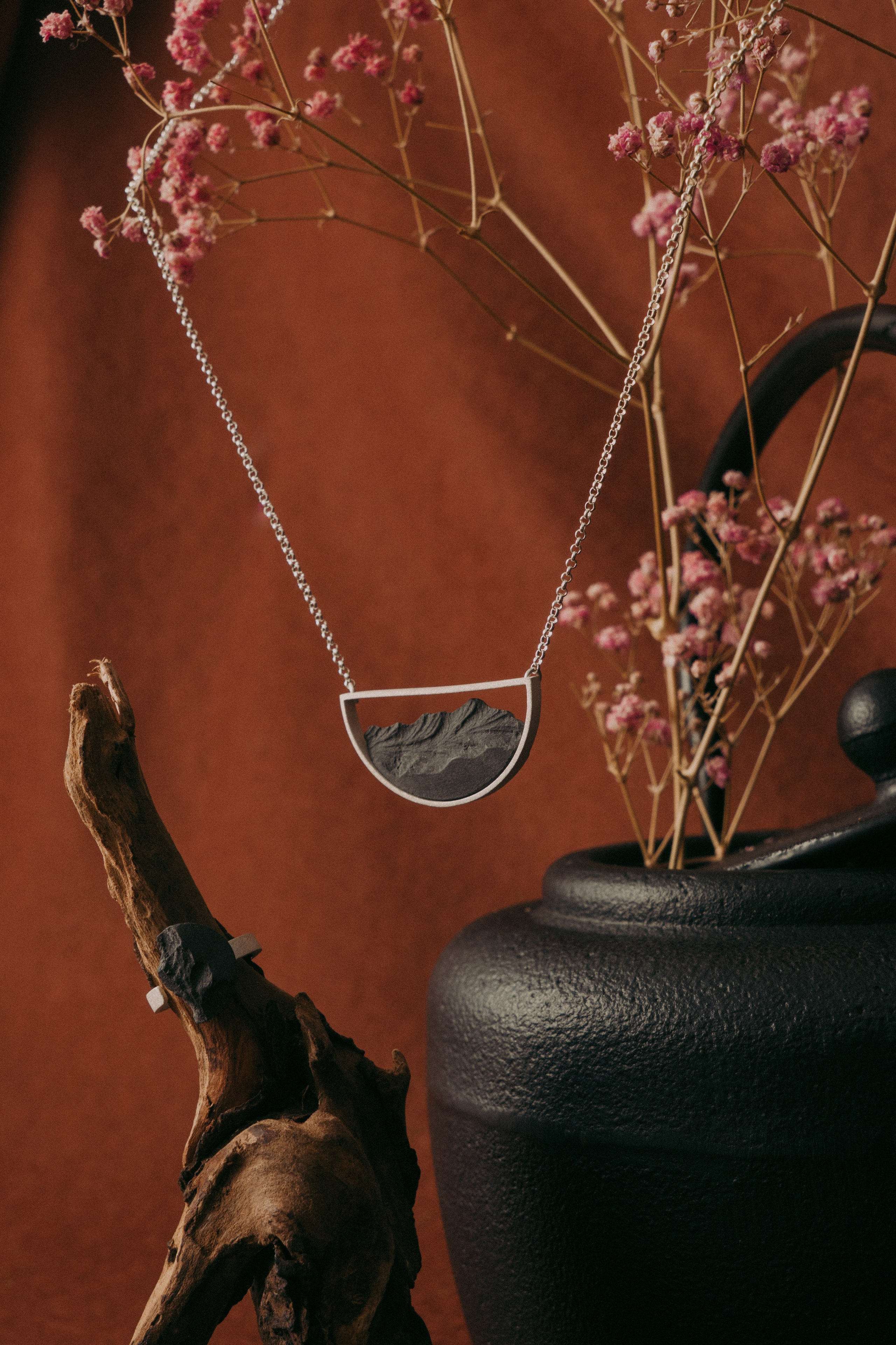 Joyería Lifestyle Barcelona: Fotografía de Marca DSNU. Creador de contenido visual en Barcelona | Dima Kit