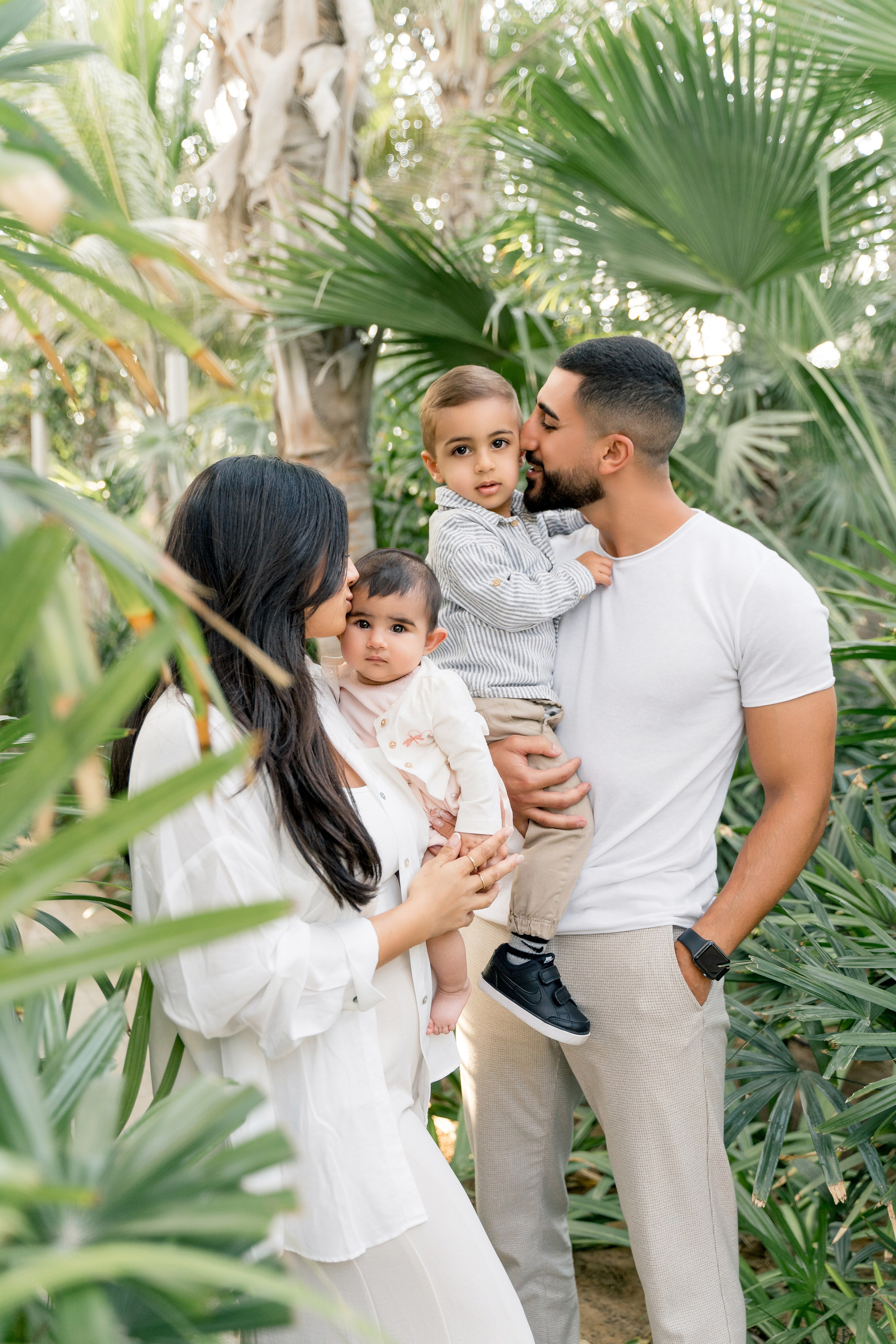 Фотосессия в Umm Al Emarat Park — природная гармония в центре Абу-Даби. Фотограф в Абу Даби Марина