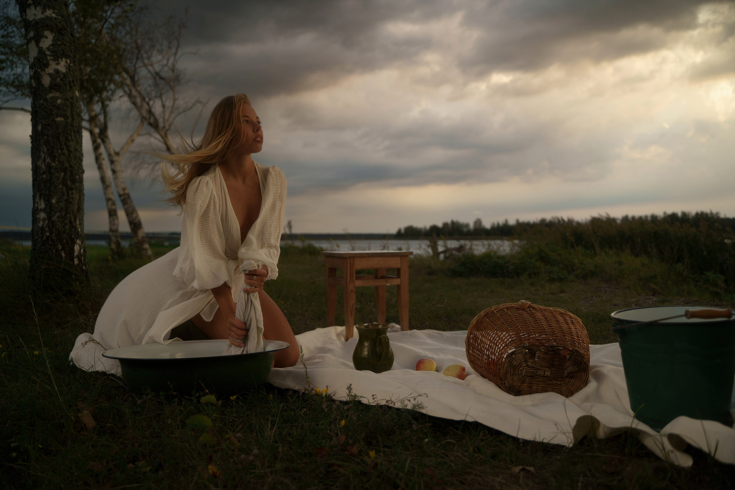 Storm, linen and milk