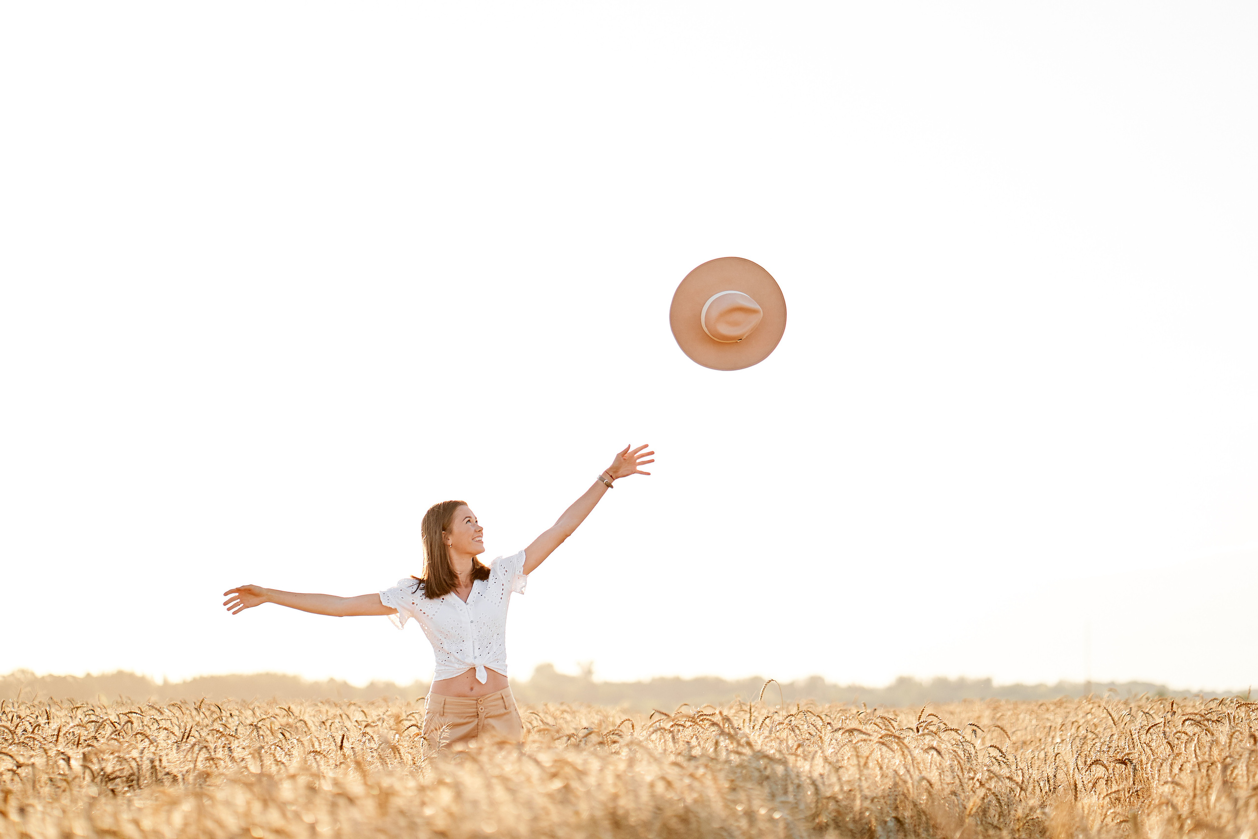 Катя в пшеничном поле. Свадебный фотограф Даугавпилс, Рига/ Kāzu fotogrāfs Daugavpils, Rīga