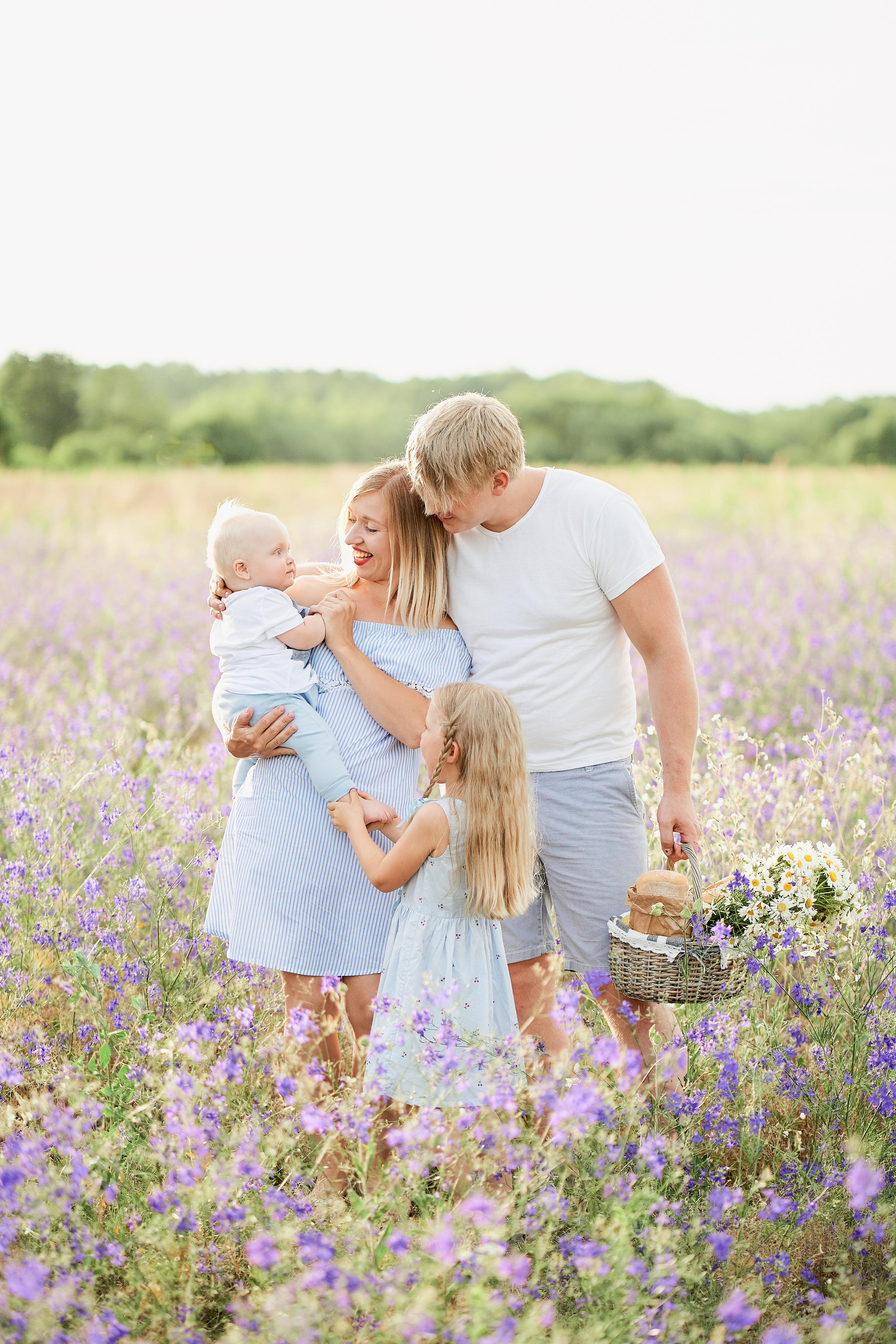Летнее фиолетовое поле. Свадебный фотограф Даугавпилс, Рига/ Kāzu fotogrāfs Daugavpils, Rīga