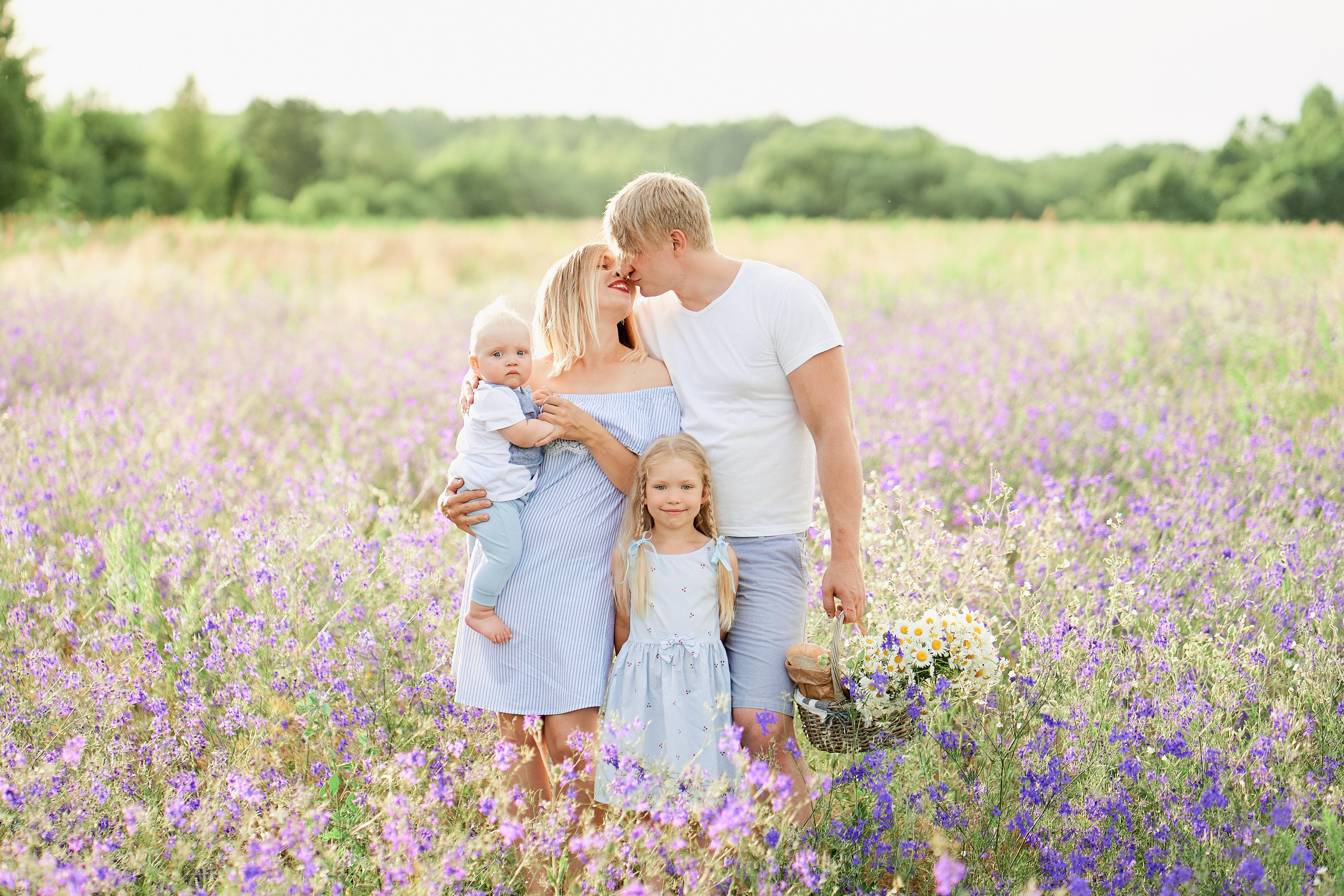Летнее фиолетовое поле. Свадебный фотограф Даугавпилс, Рига/ Kāzu fotogrāfs Daugavpils, Rīga