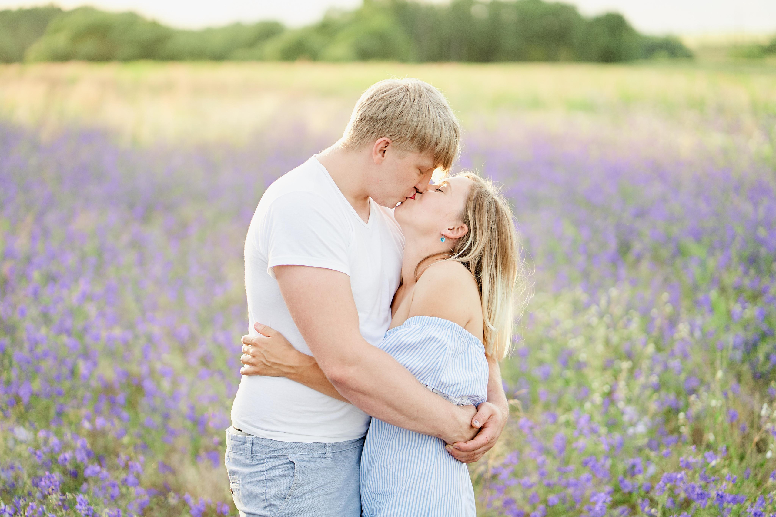 Летнее фиолетовое поле. Свадебный фотограф Даугавпилс, Рига/ Kāzu fotogrāfs Daugavpils, Rīga