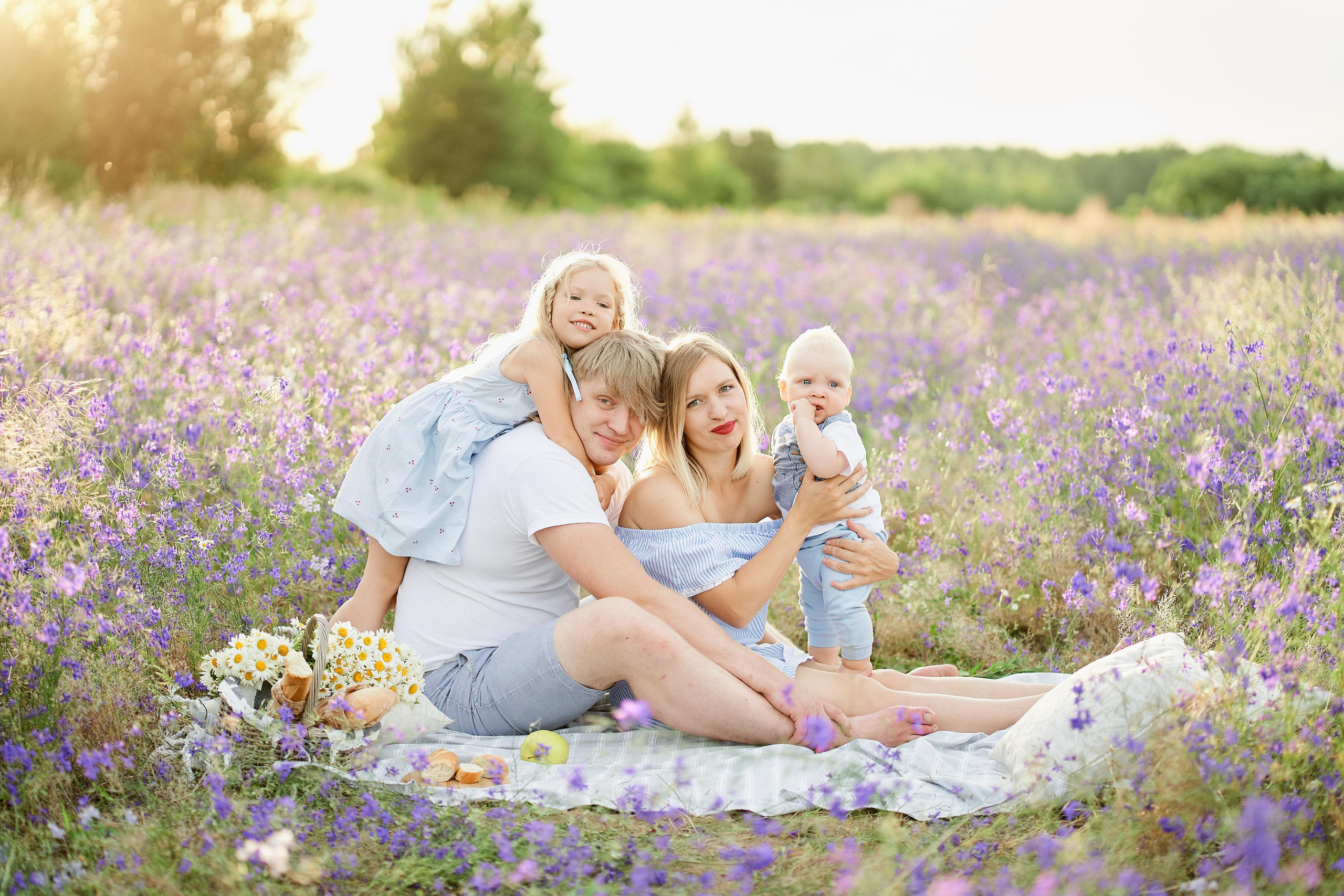 Летнее фиолетовое поле. Свадебный фотограф Даугавпилс, Рига/ Kāzu fotogrāfs Daugavpils, Rīga
