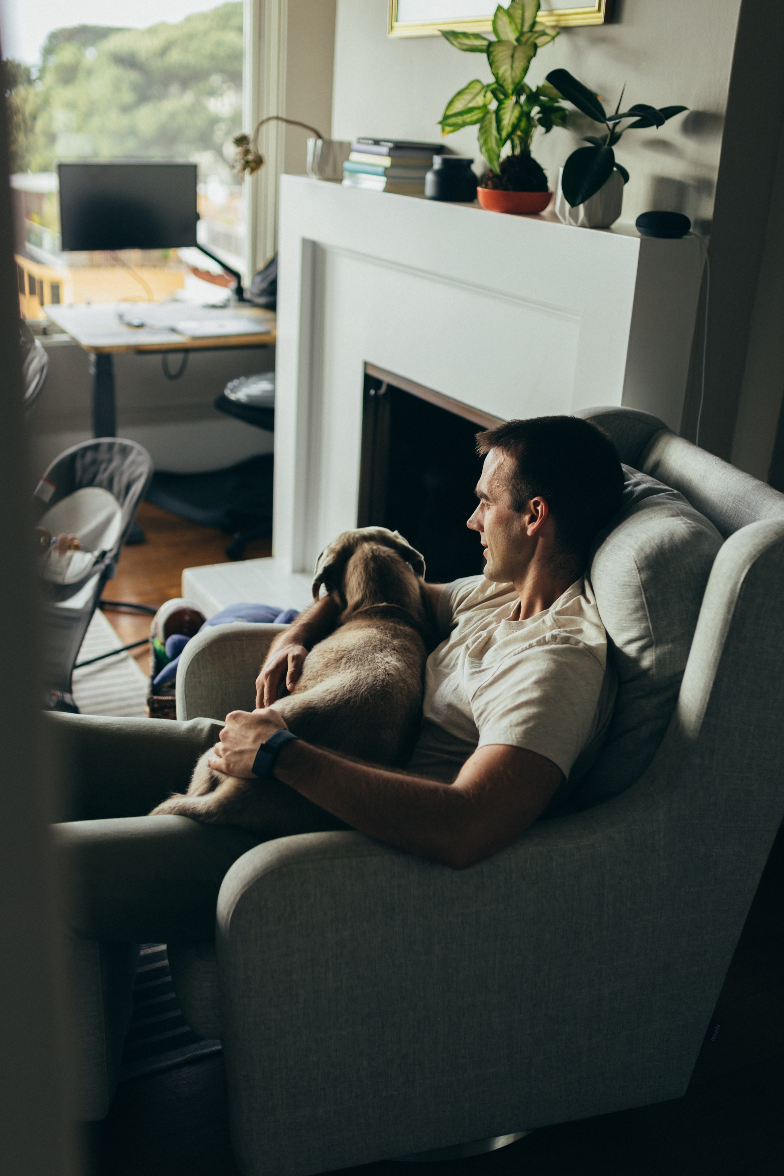 Cozy Home Maternity Photo session. Maternity, newborn photographer in the Bay Area|Iryna Rakivnenko