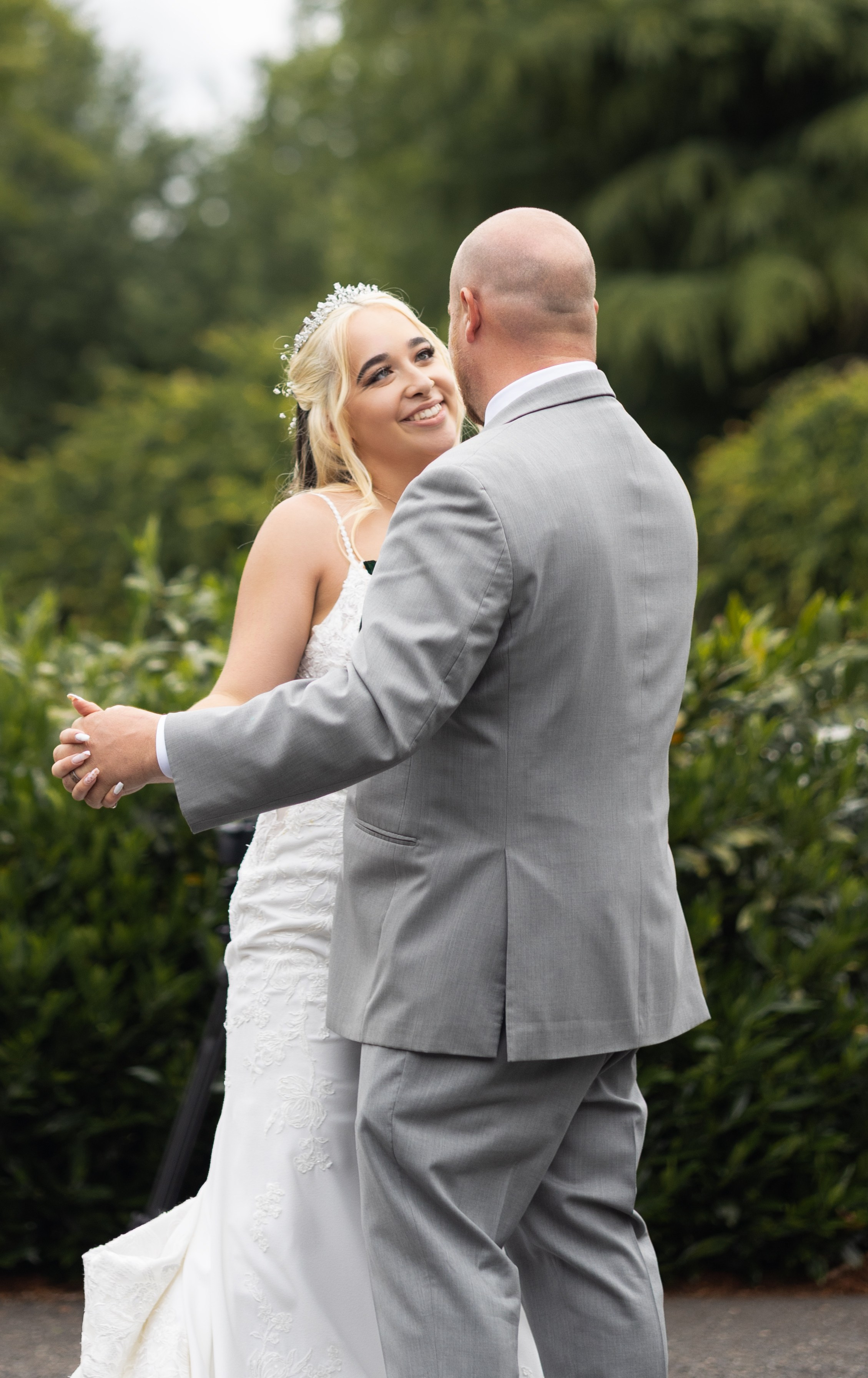 Backyard Wedding. Family and Wedding photographer