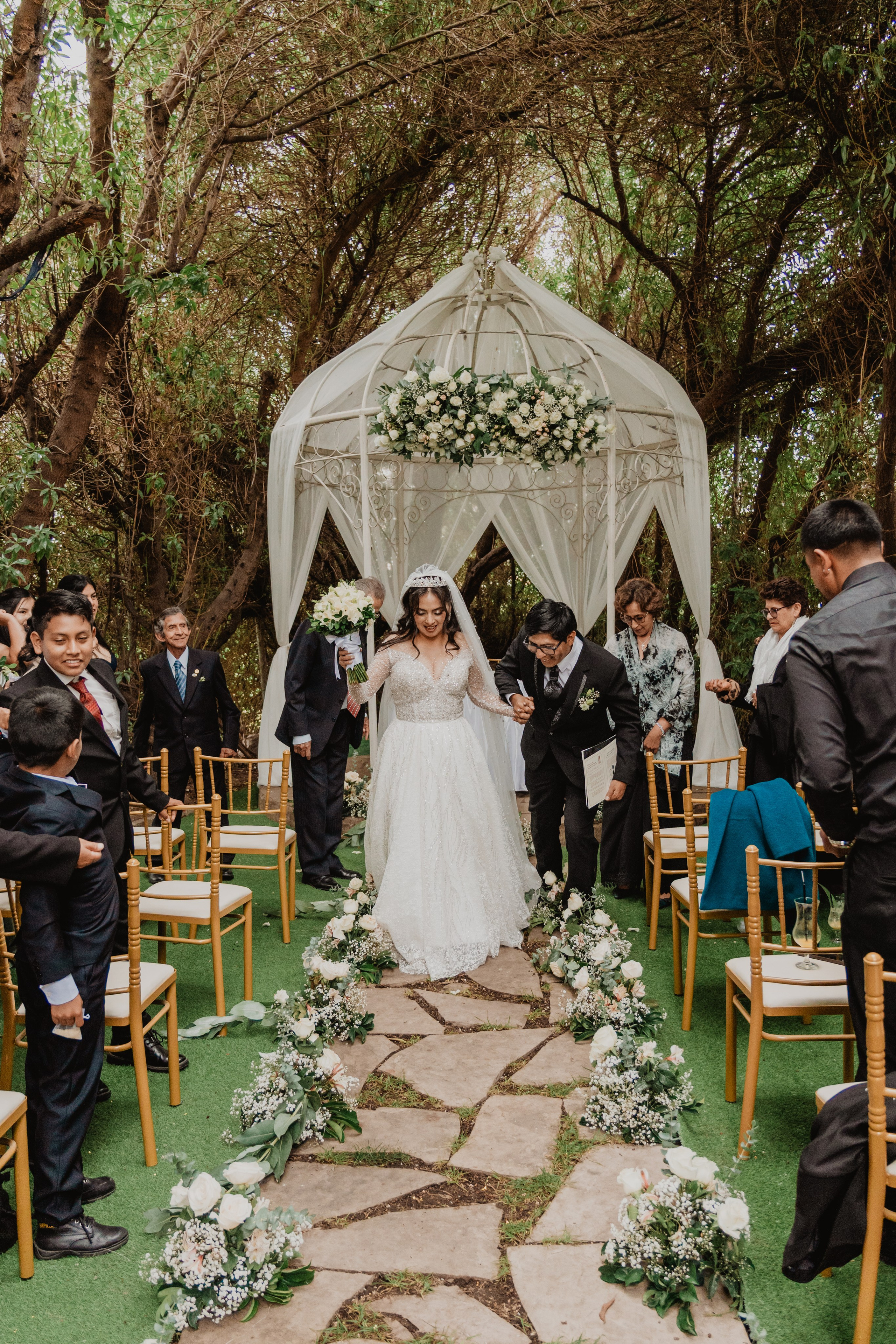 FERNANDO + MARIBEL | BODA RELIGIOSA. Studio KVTA | Fotografía y Video de Bodas en Arequipa