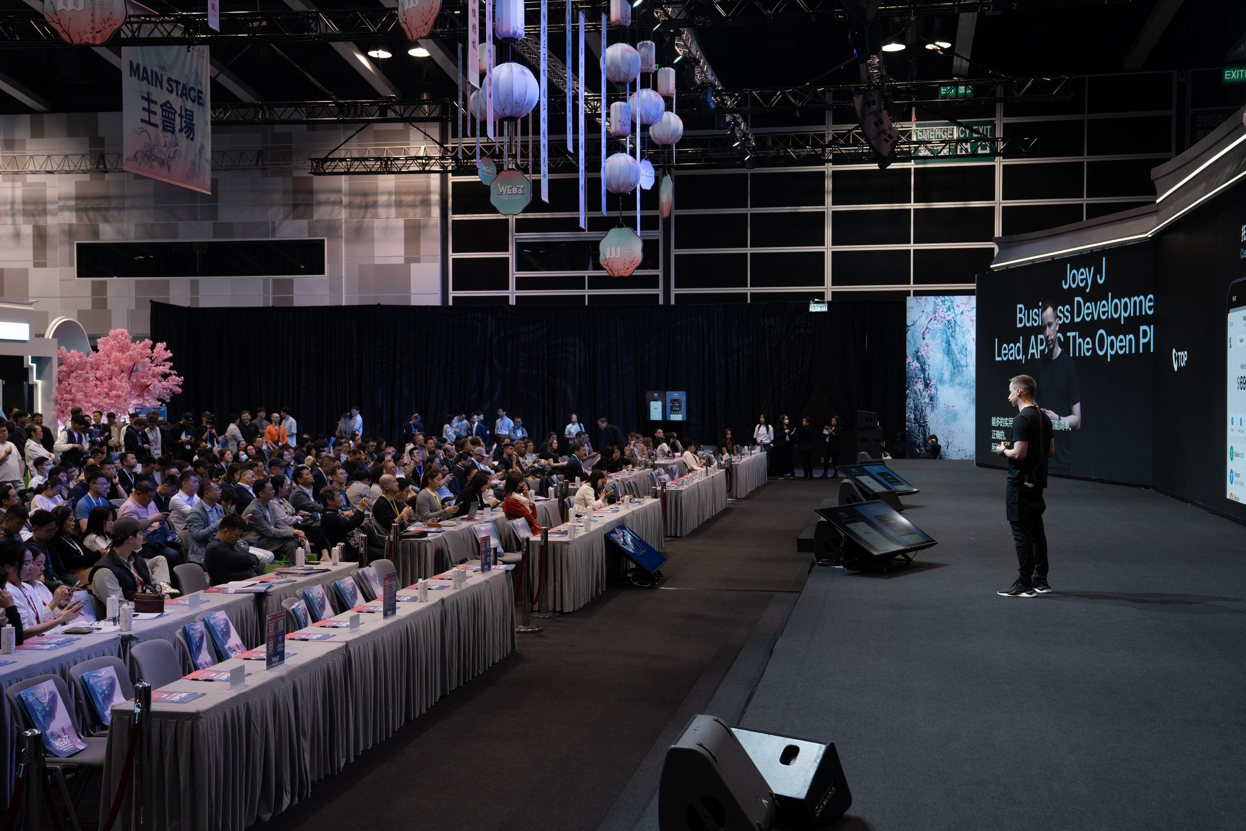 TON. PHOTOGRAPHER IN HONG KONG (WEDDING, FASHION, FAMILY, EVENTS)