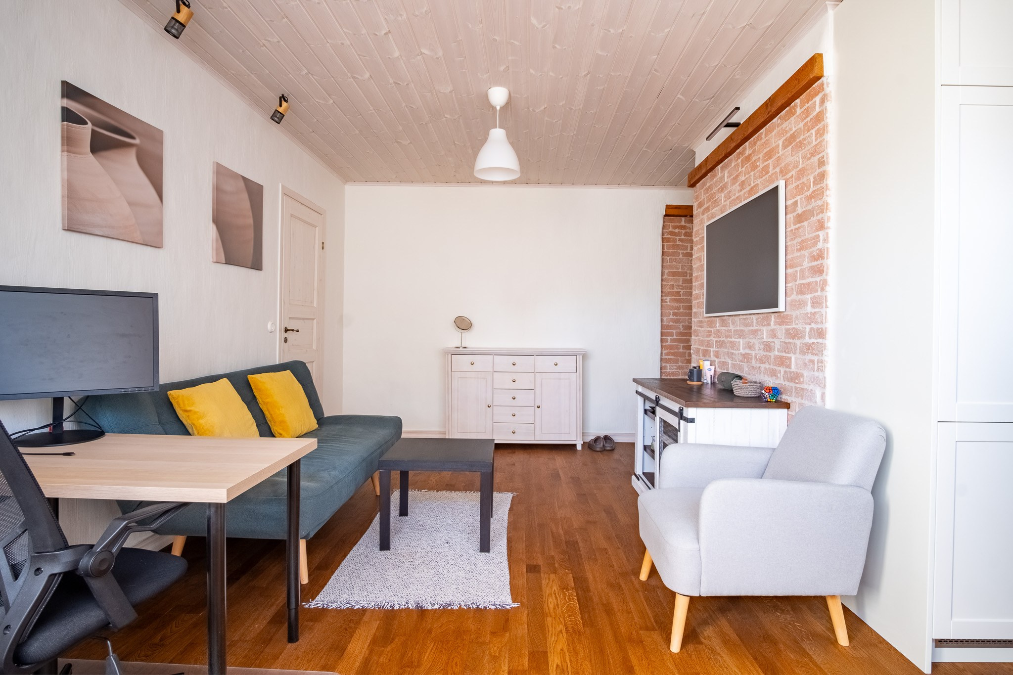 1-room apartment. LOHA VISUALS — AUTOMOTIVE PHOTOGRAPHY