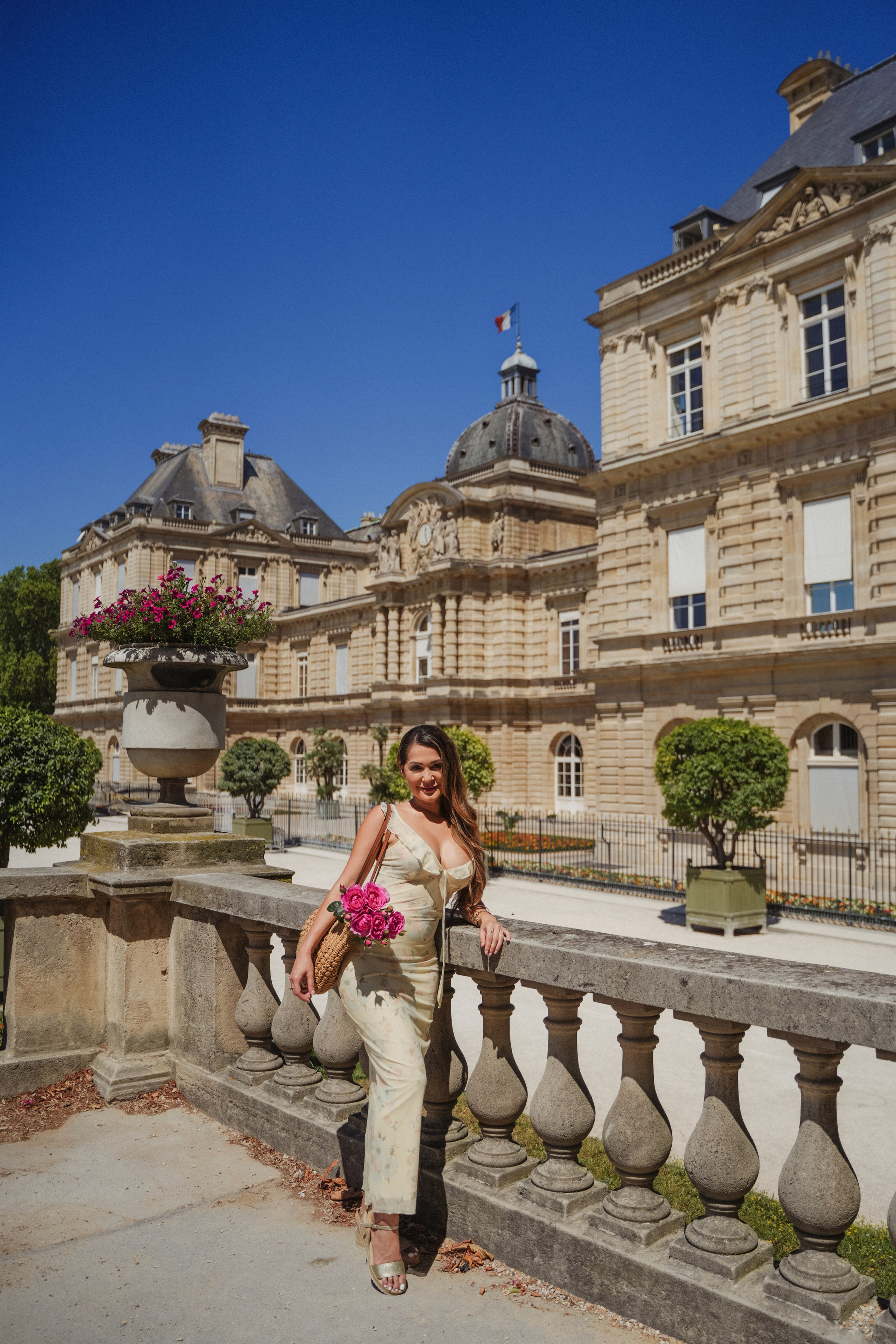 Philippa (2.5 hours). Photographer in Paris|Solo and groups, portraits & content, couples photo-shoot in Paris at the best locations