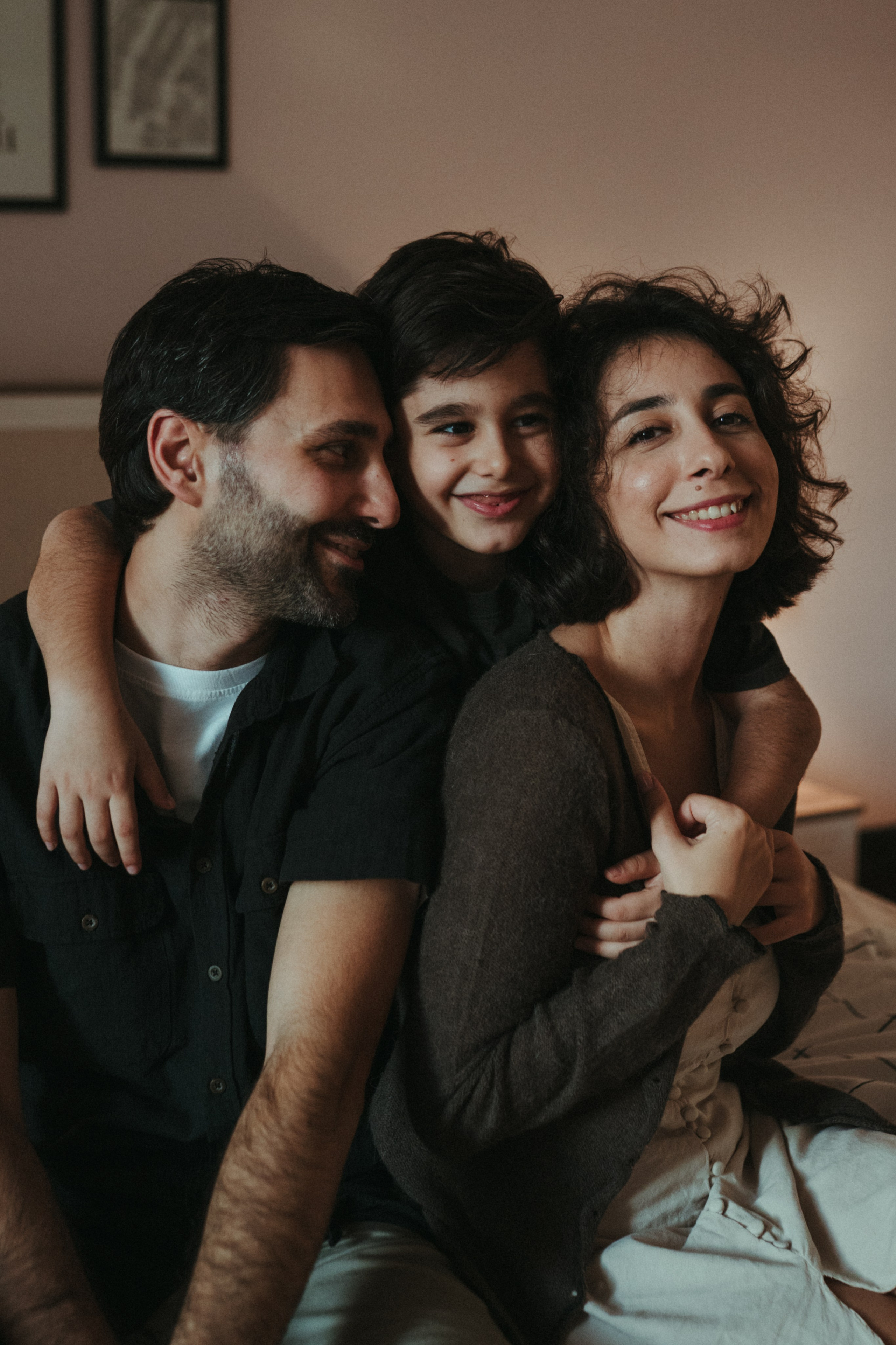 Seyrana, Raul and Rauf. Family photographer in Saudi Arabia