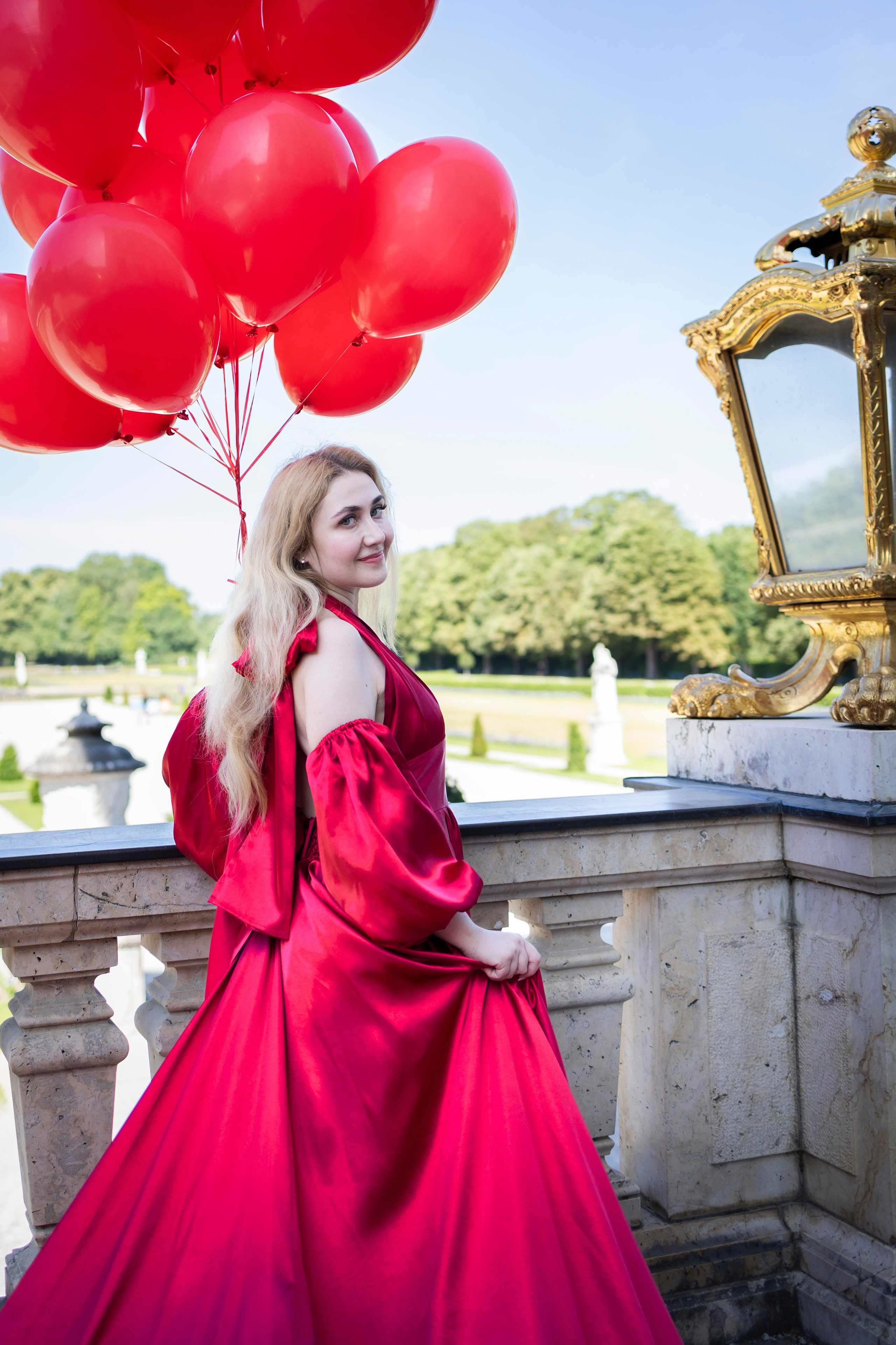 Shopoting with balloons. Photographer in Munich