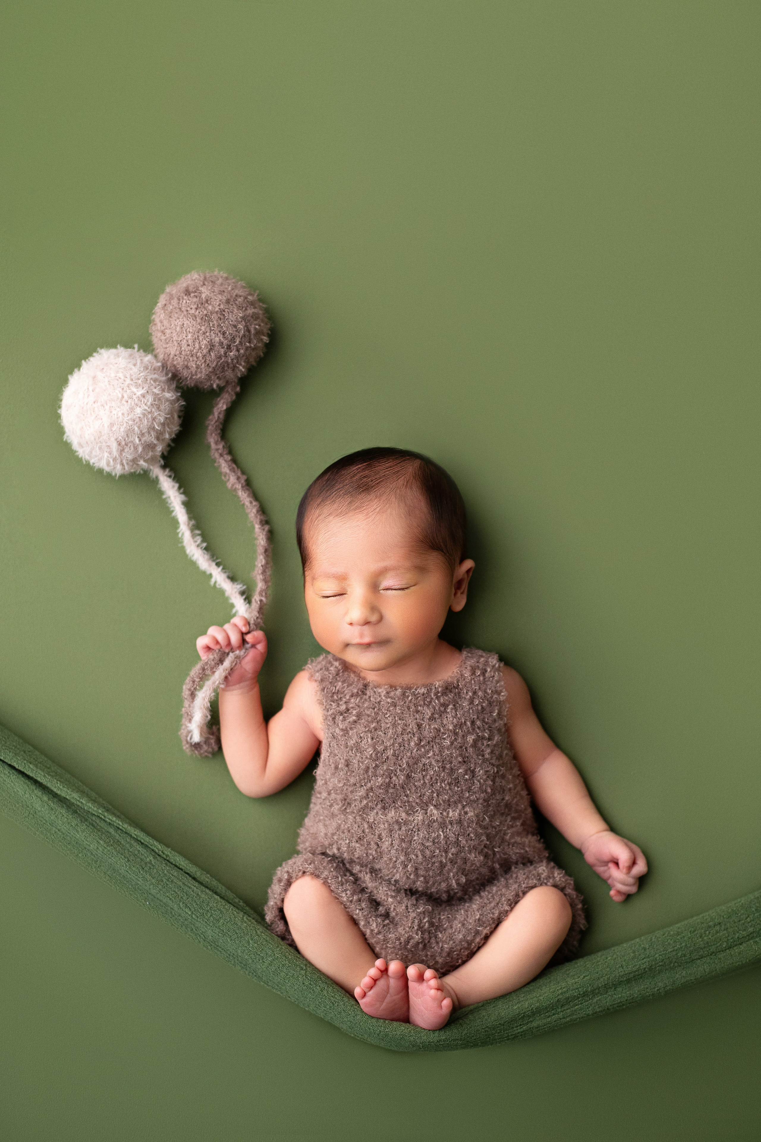 Newborn Classic. Mary Newborn Photo