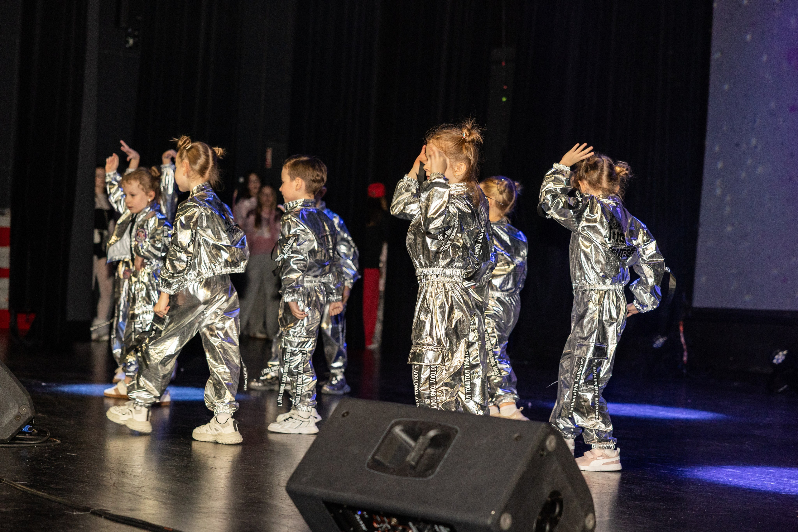 LEO DANCE SHOW WINTER 2025. Семейный и детский фотограф в Варшаве Мила Бобровская