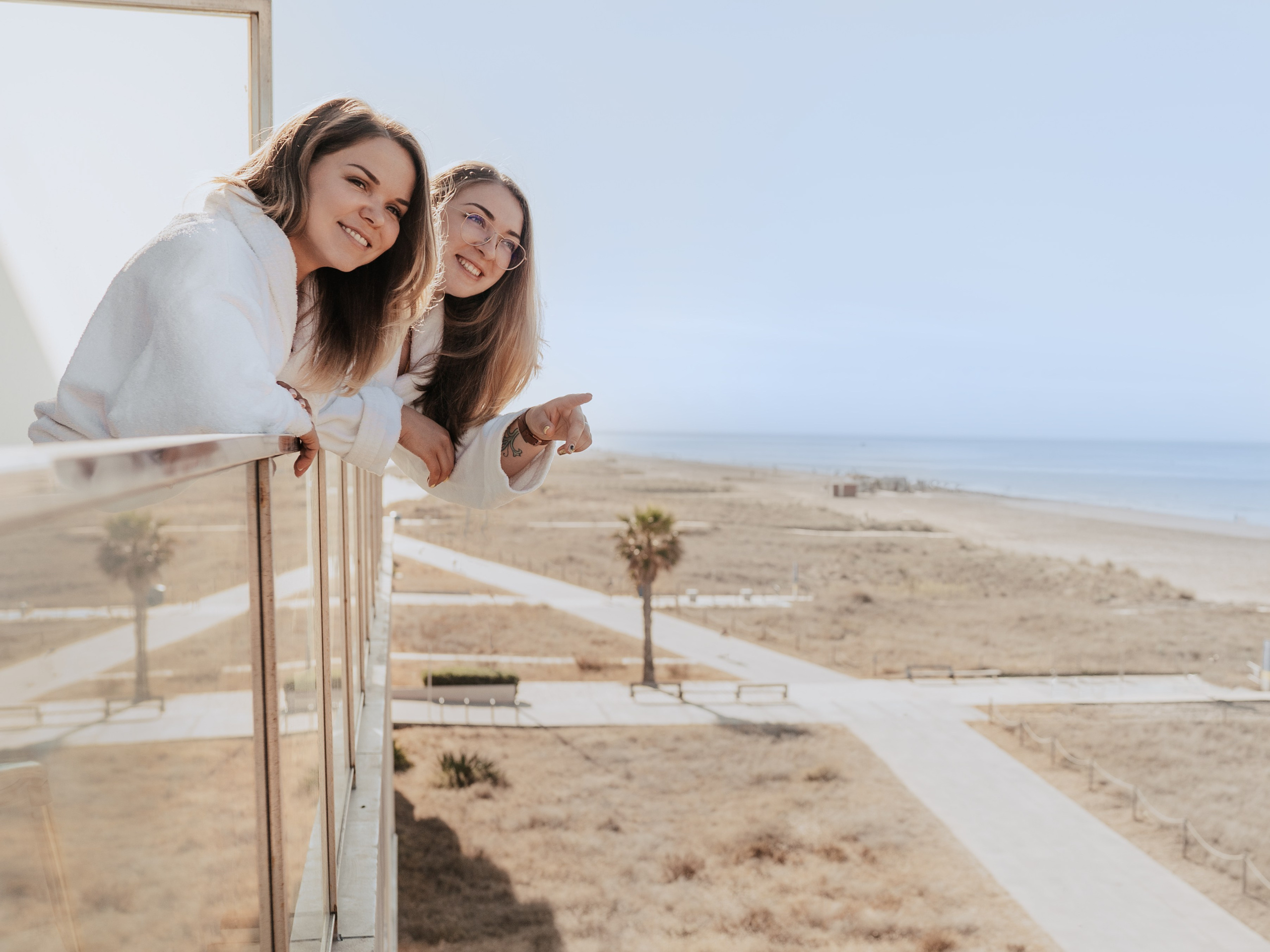 Tourist photoshoot for friends. DiaFoto — Wow Photographer in Barcelona | Premium Barcelona Photoshoot Experience