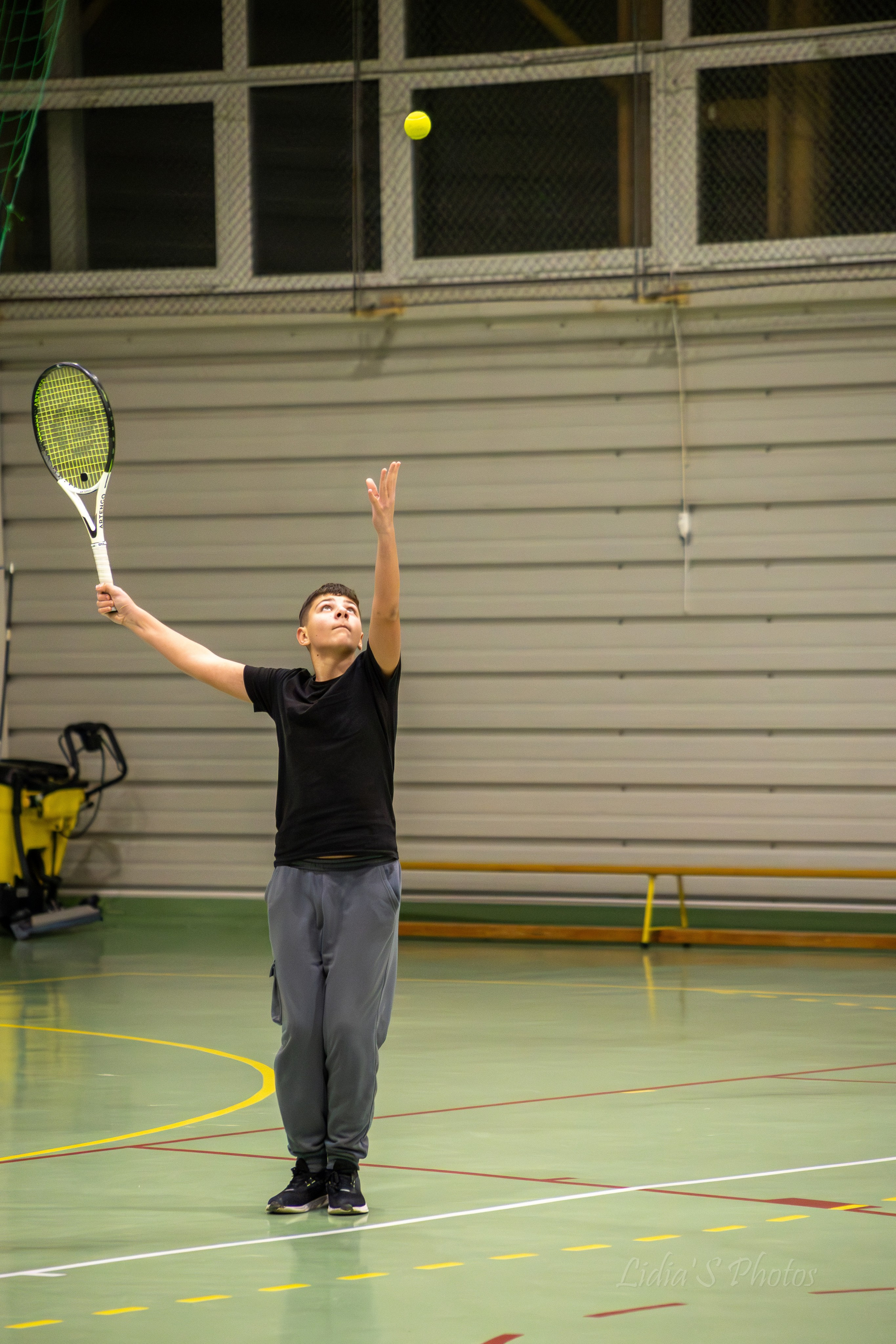 Turneu tenis de camp în sală. Fotograf. Lucrez cu oameni, produse și spații. Portret și fotografie creativă. Bacău, România. Lidia Savinoiu