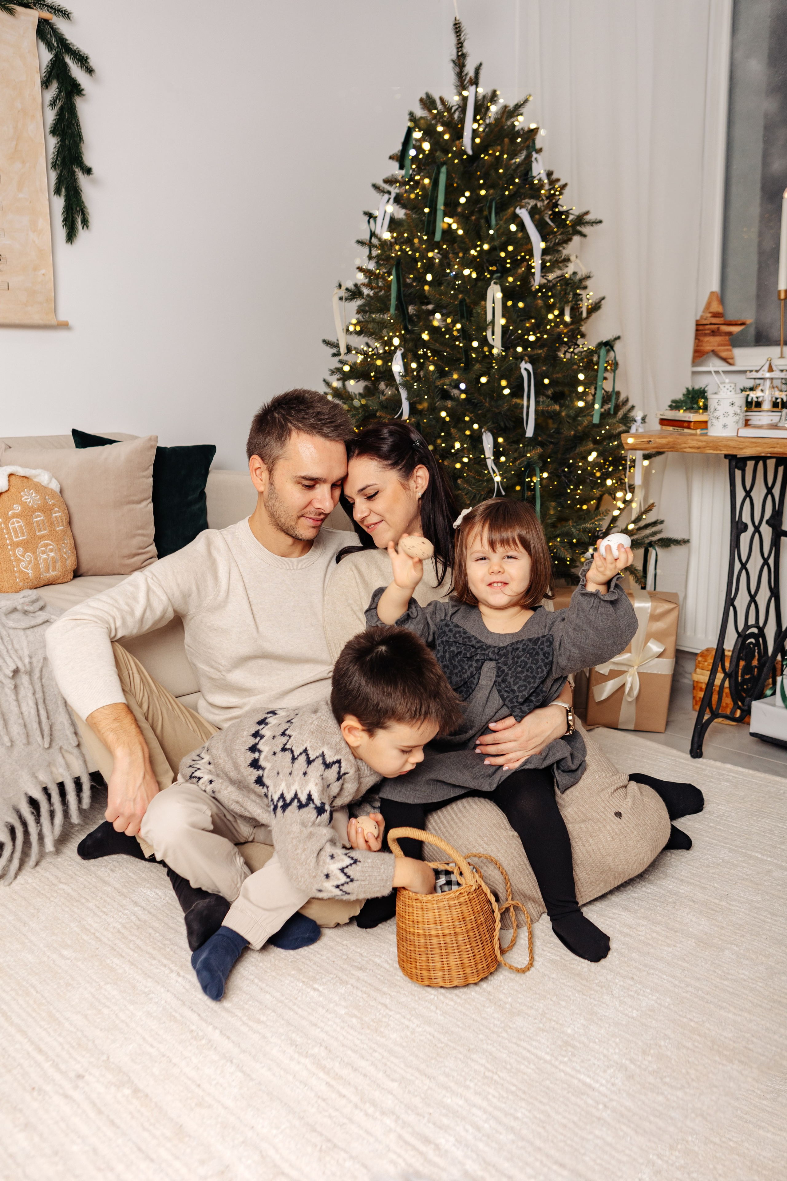 Familia Codreanu. Cristina Andronache fotograf Brașov fotograf de familie fotograf de nunta Brașov