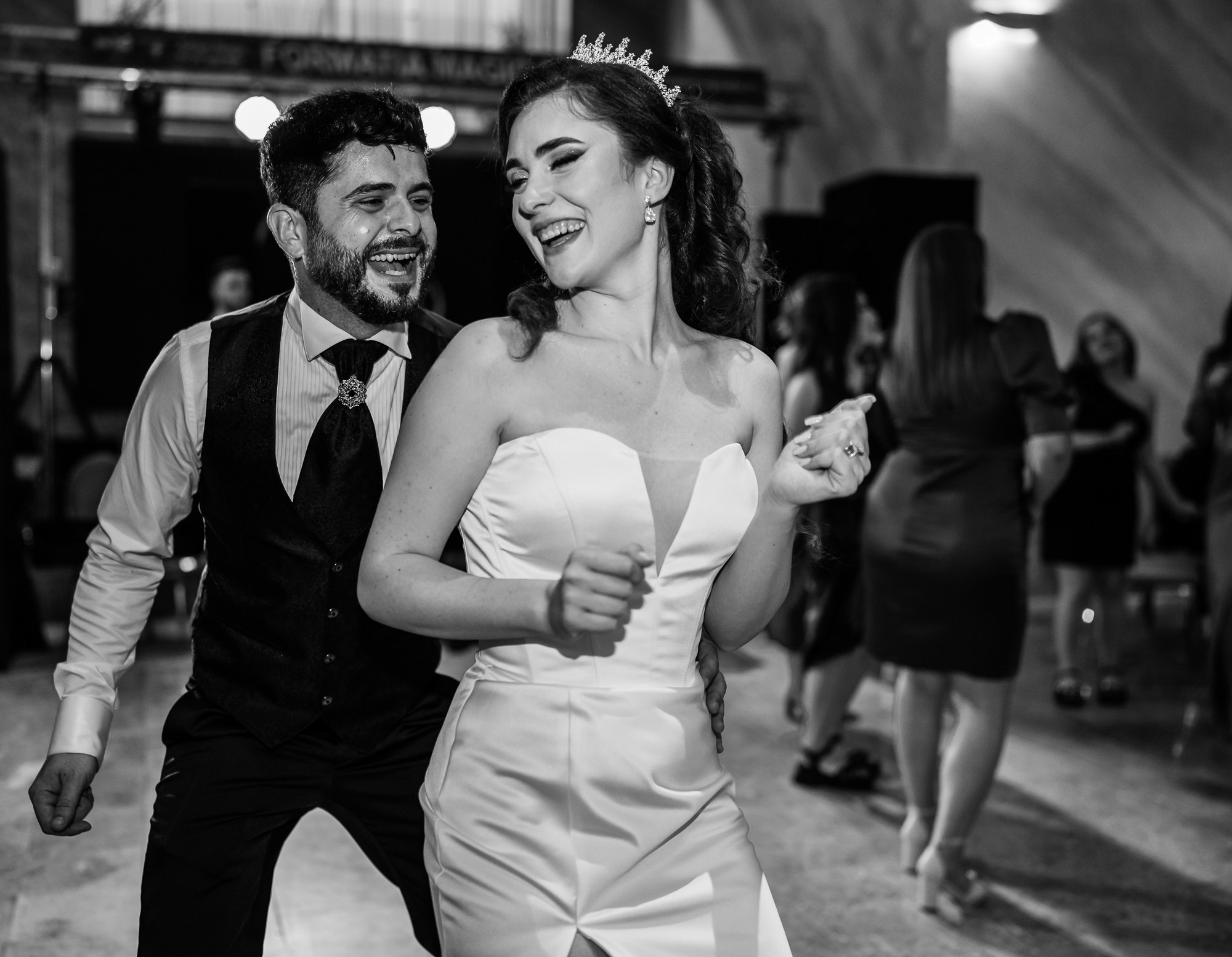 Daniela & Iuli. Acasă
