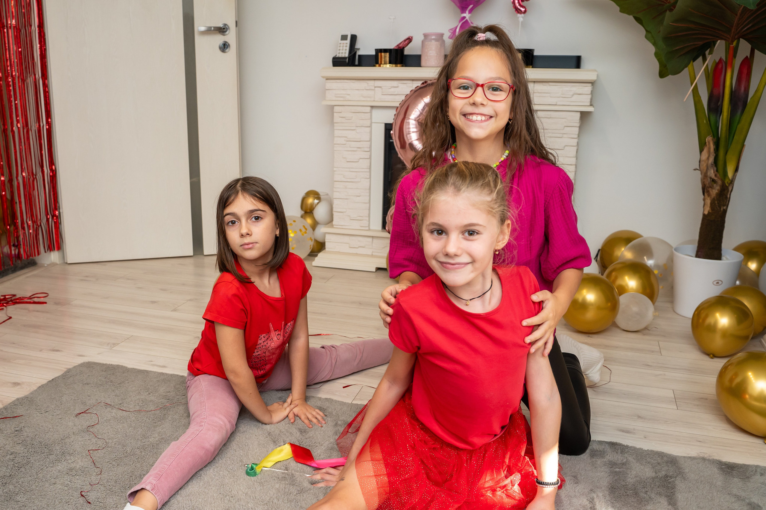 fetite care danseaza la petrecere de copii, fotograf copii