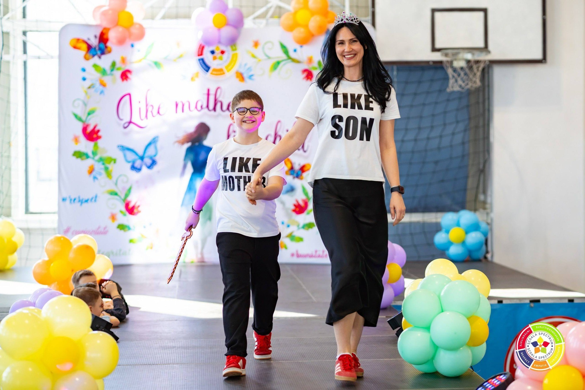 Spectrum “Like Mother, Like Child”. Adelinne — fotograf profesionist în Constanța pentru familii, bebeluși și evenimente