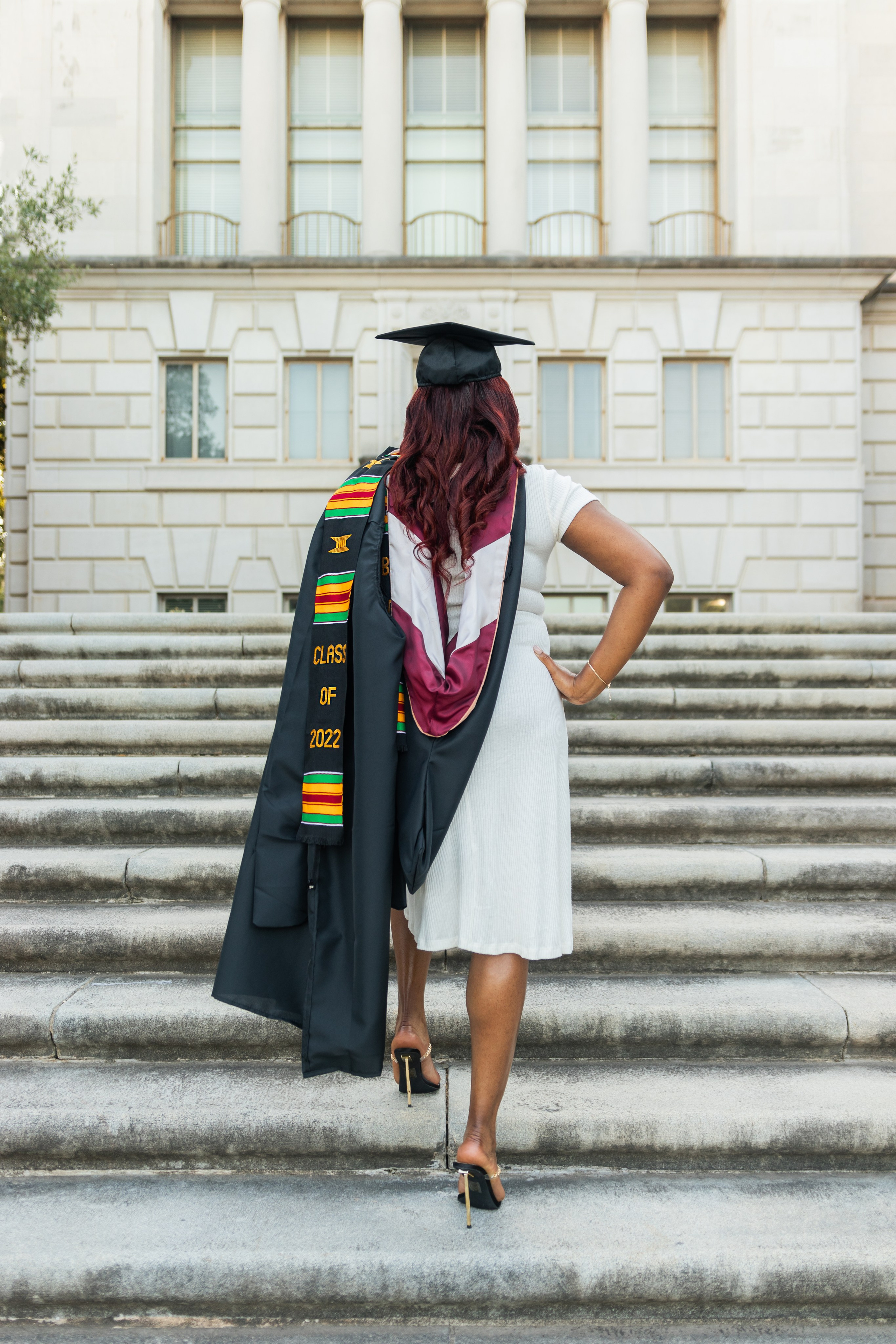 Tiondra’s campus senior photoshoot at UT Austin