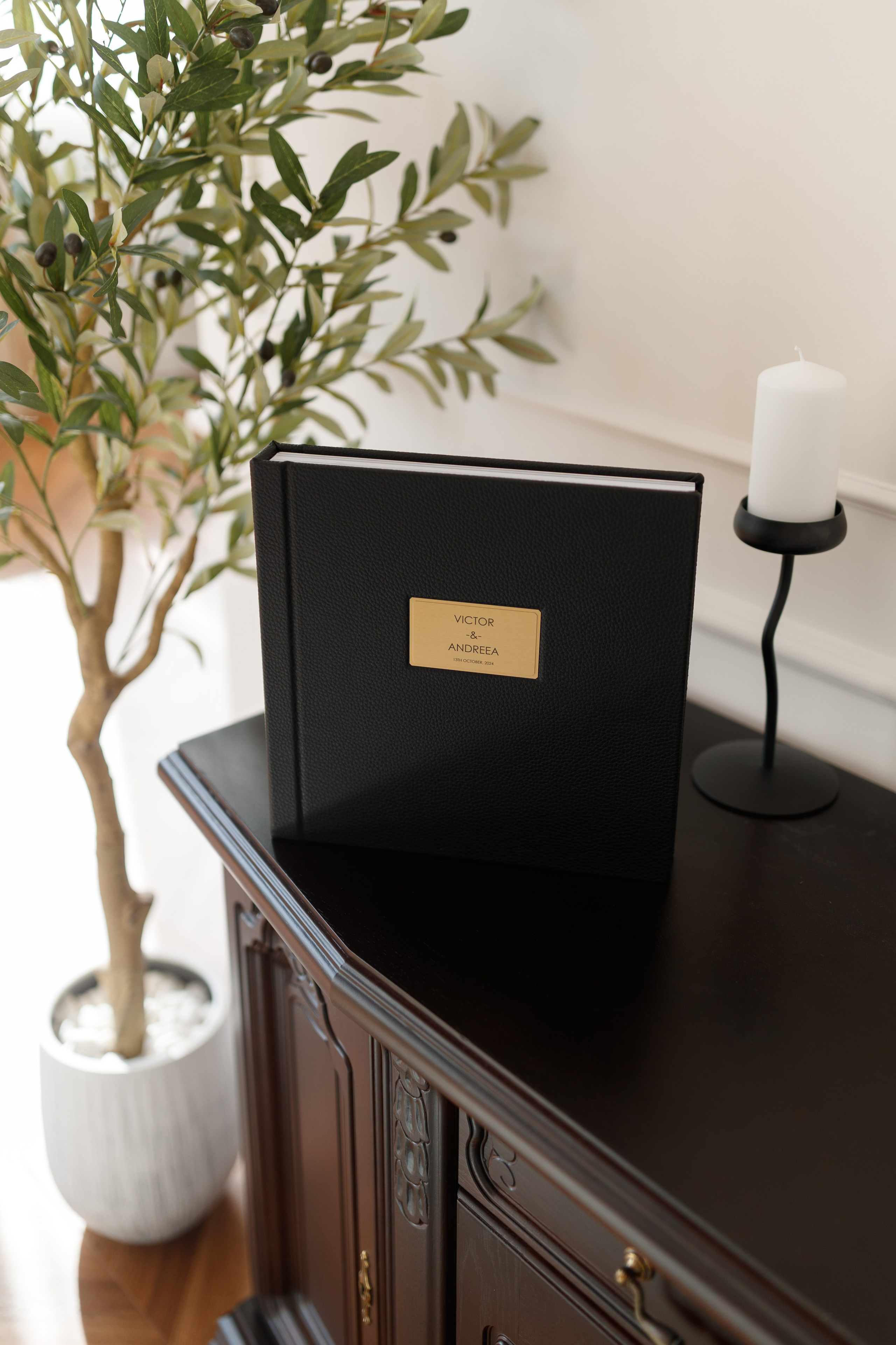 Albume de Nuntă cu Copertă din Eco-Piele Neagră – Eleganță Clasică și Povestea Dragostei Tale. Scarlat Photography